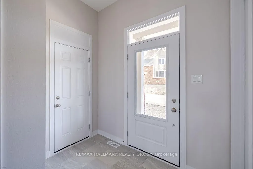 Photo 2 of 12 Tenuto Lane, Ottawa, Mer Bleue/Bradley Estates/Anderson Park — HOMEH