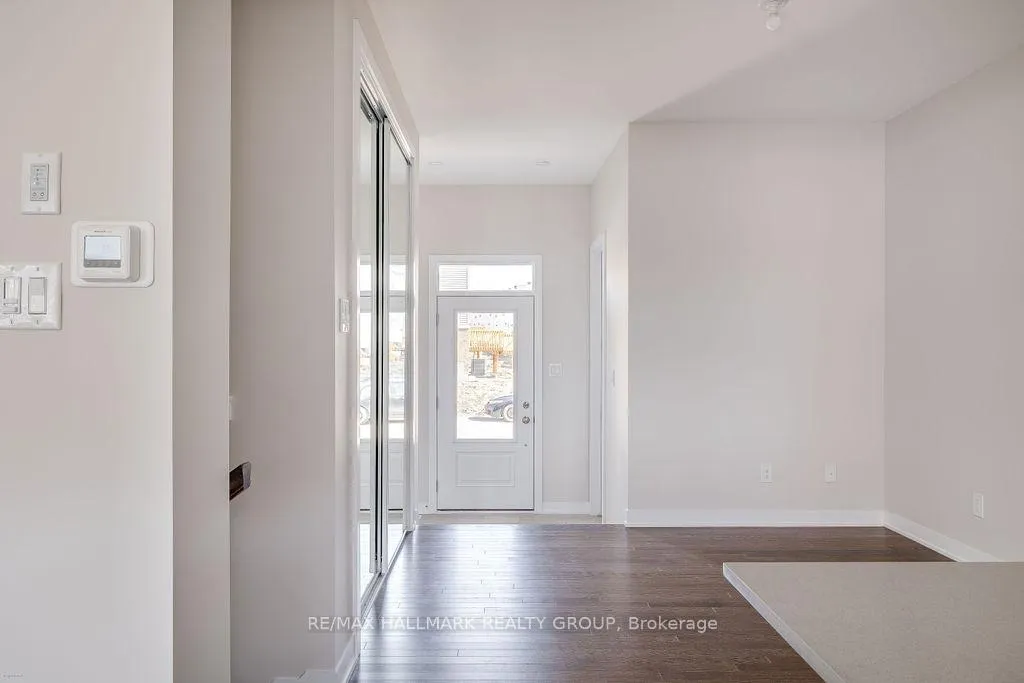 Photo 3 of 12 Tenuto Lane, Ottawa, Mer Bleue/Bradley Estates/Anderson Park — HOMEH