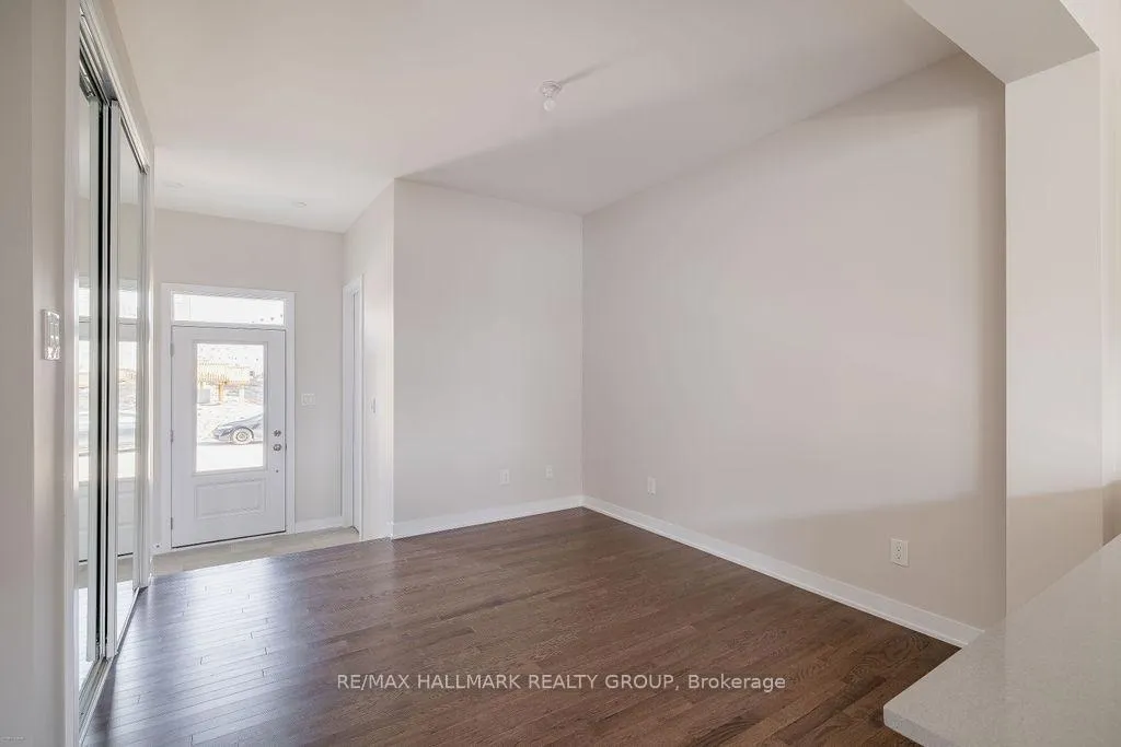 Photo 4 of 12 Tenuto Lane, Ottawa, Mer Bleue/Bradley Estates/Anderson Park — HOMEH