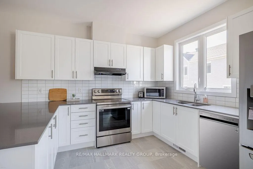 Photo 10 of 12 Tenuto Lane, Ottawa, Mer Bleue/Bradley Estates/Anderson Park — HOMEH