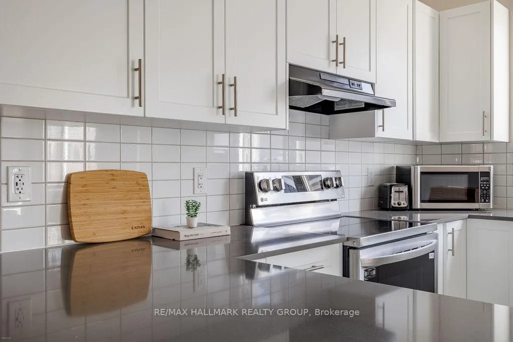 Photo 13 of 12 Tenuto Lane, Ottawa, Mer Bleue/Bradley Estates/Anderson Park — HOMEH