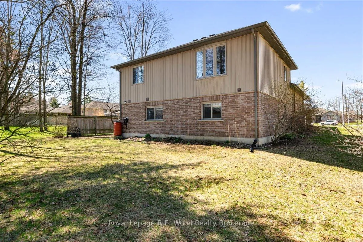Photo 25 of 56 Wintergreen Crescent, Norfolk, Delhi — HOMEH