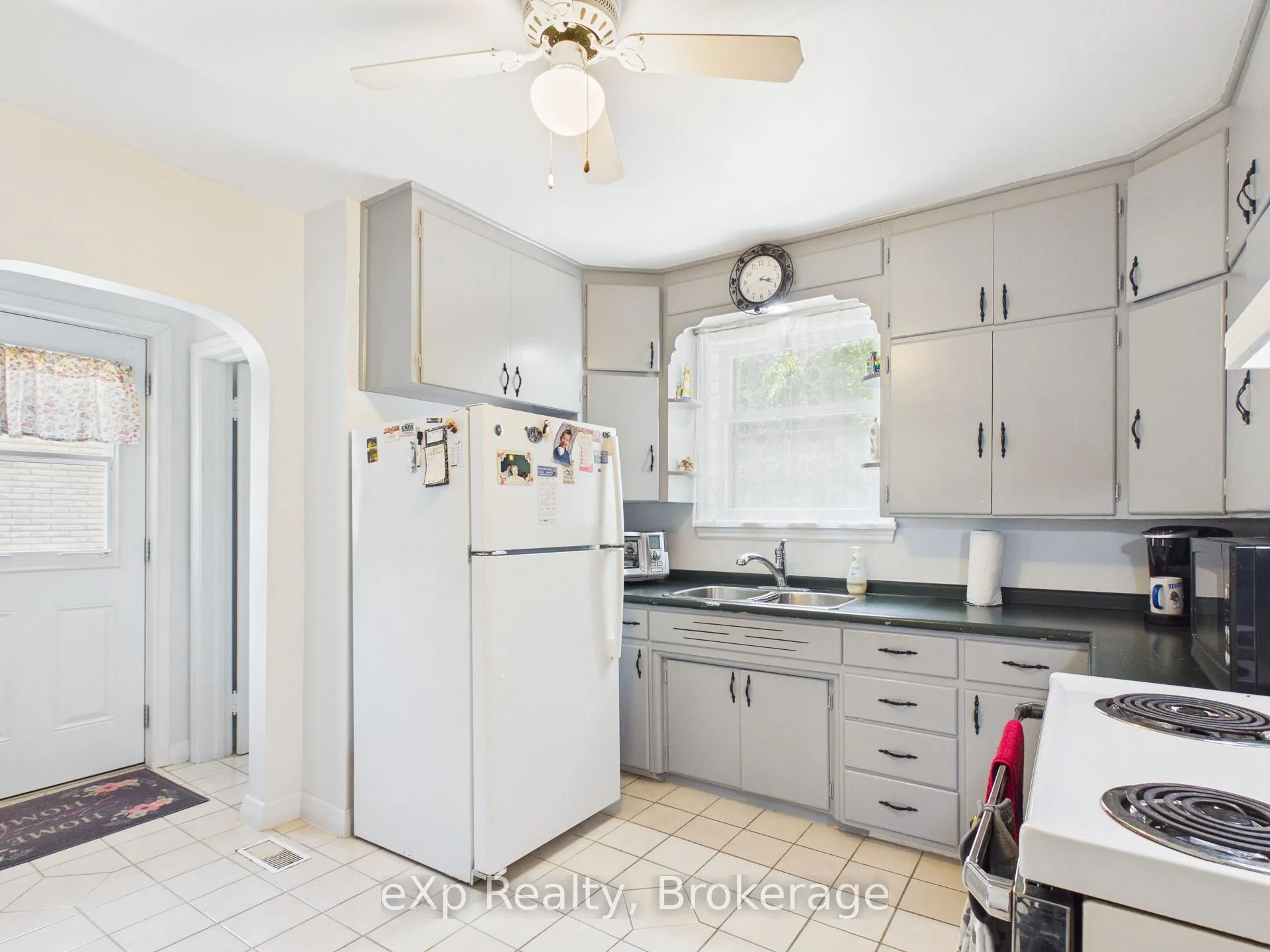 Photo 9 of 419 Colborne Street, Brockton — HOMEH