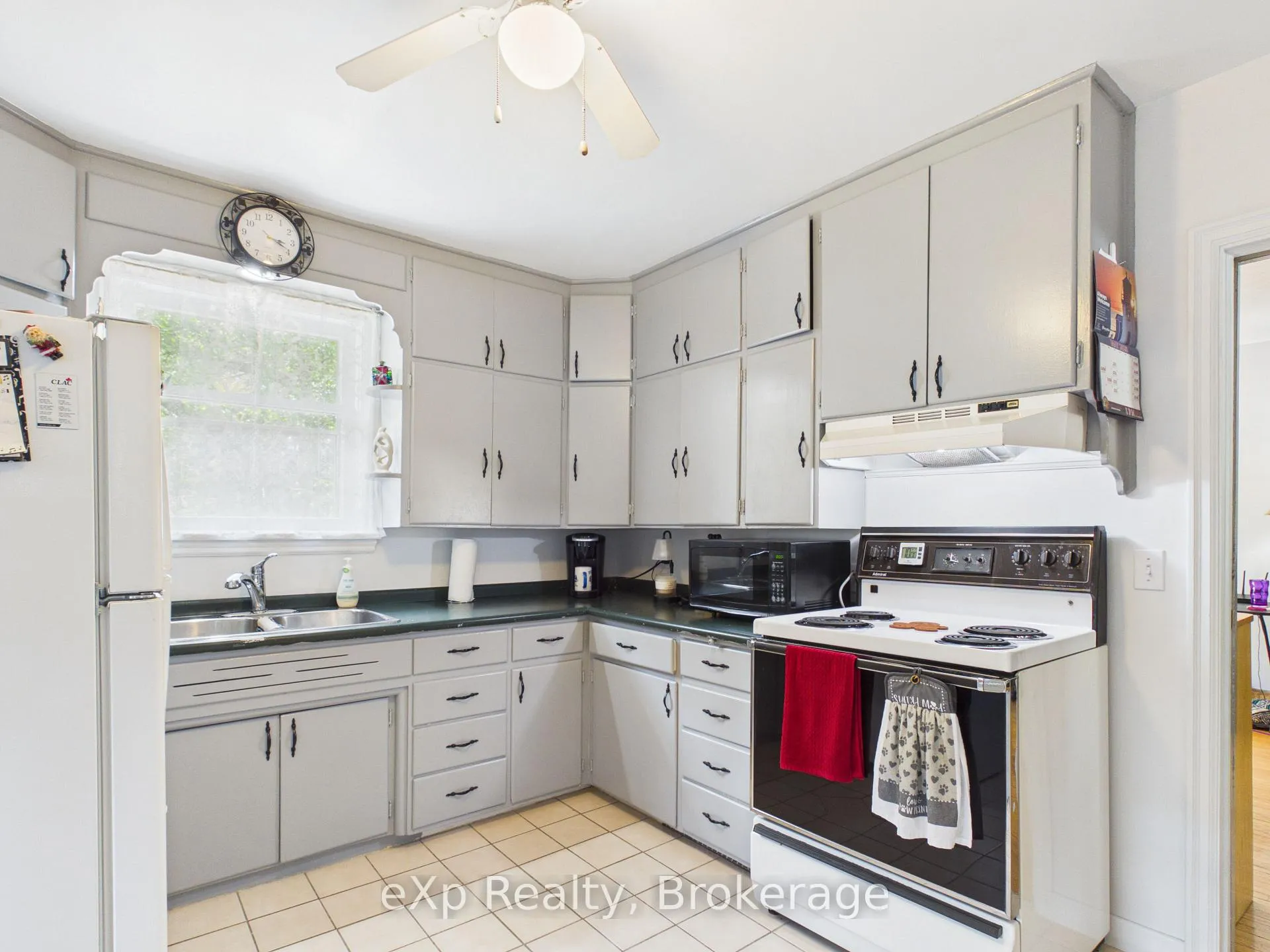 Photo 10 of 419 Colborne Street, Brockton — HOMEH
