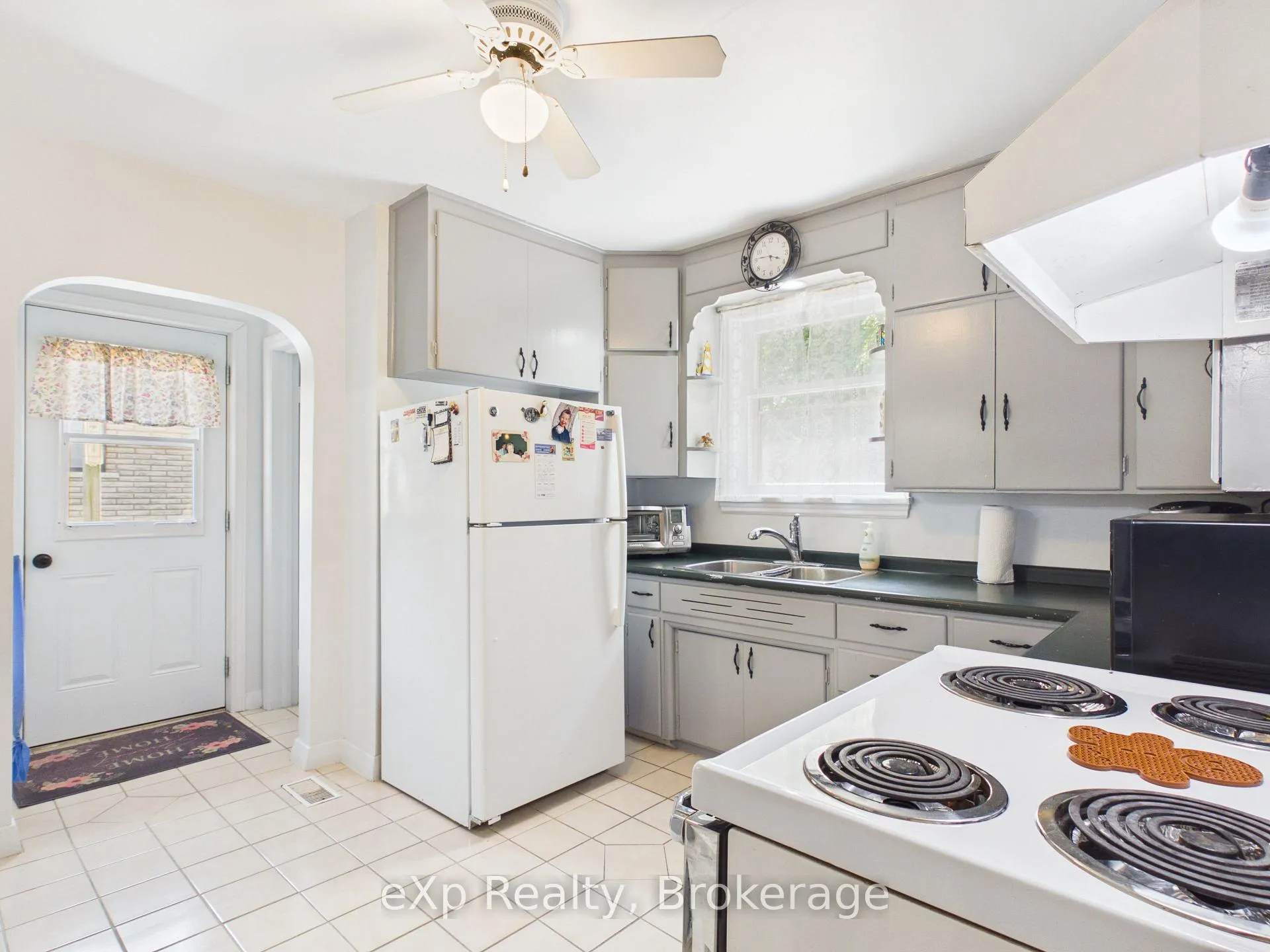 Photo 12 of 419 Colborne Street, Brockton — HOMEH