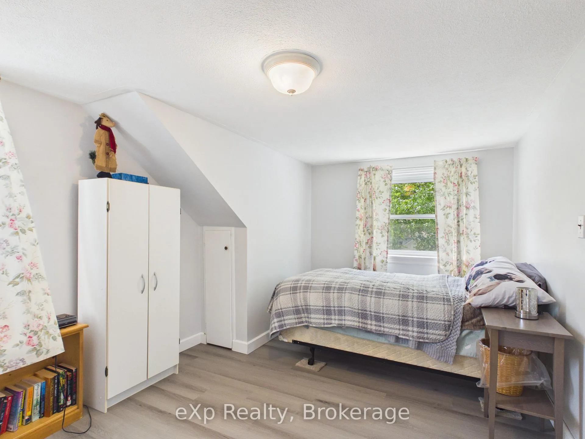 Photo 15 of 419 Colborne Street, Brockton — HOMEH