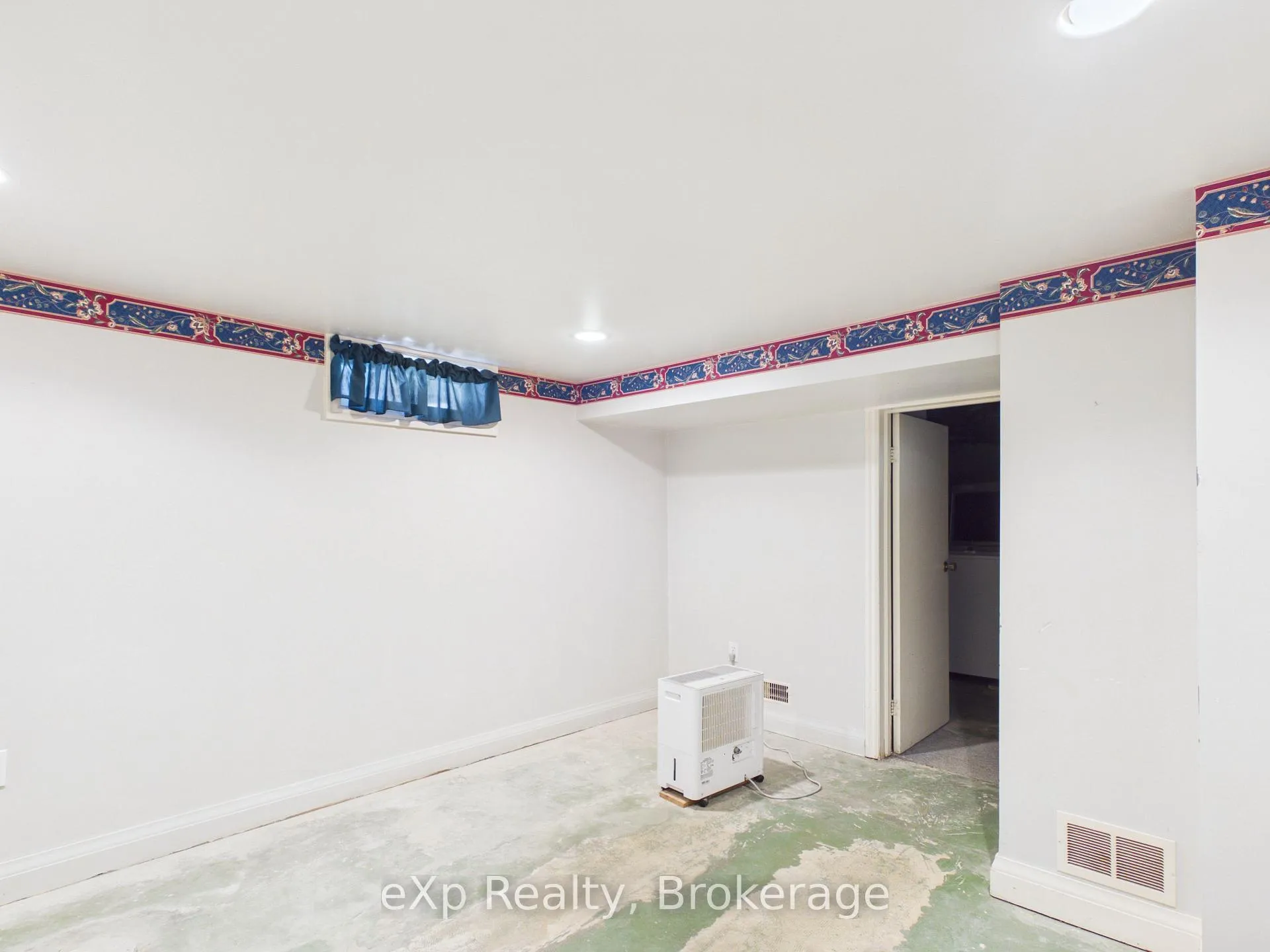 Photo 21 of 419 Colborne Street, Brockton — HOMEH
