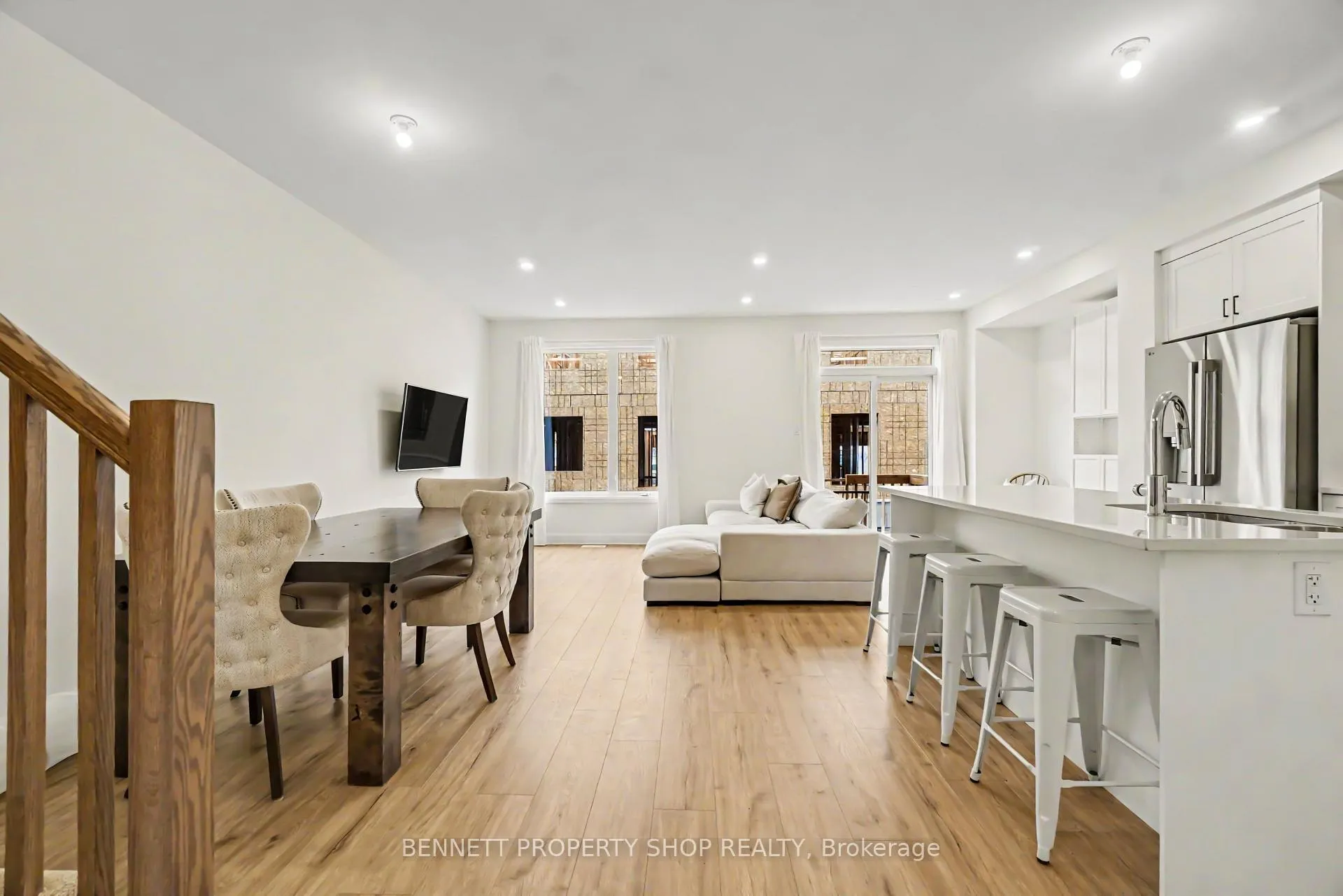 Photo 4 of 1047 Ventus Way, Ottawa, Chapel Hill South - Orleans Village — HOMEH