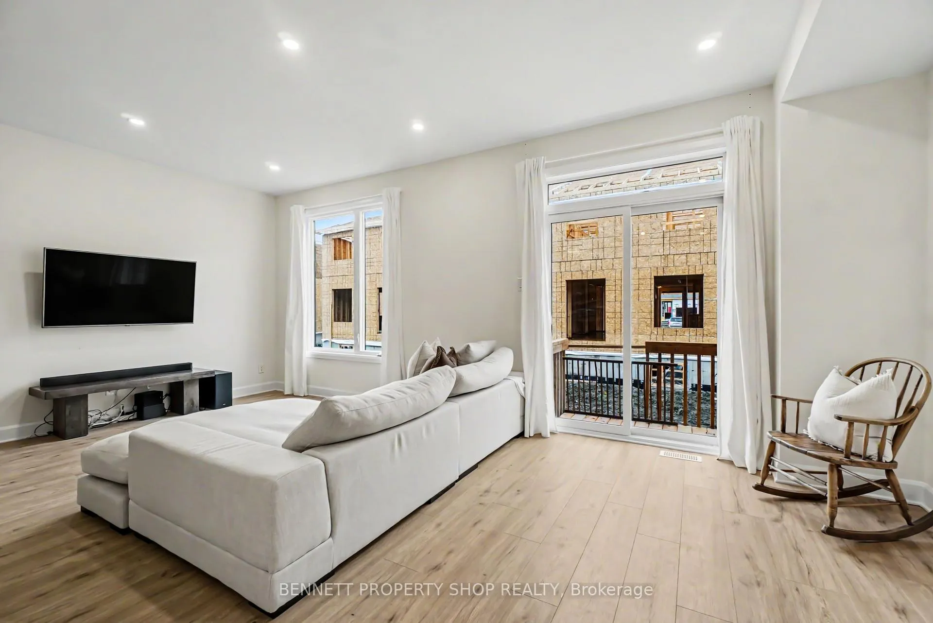 Photo 7 of 1047 Ventus Way, Ottawa, Chapel Hill South - Orleans Village — HOMEH