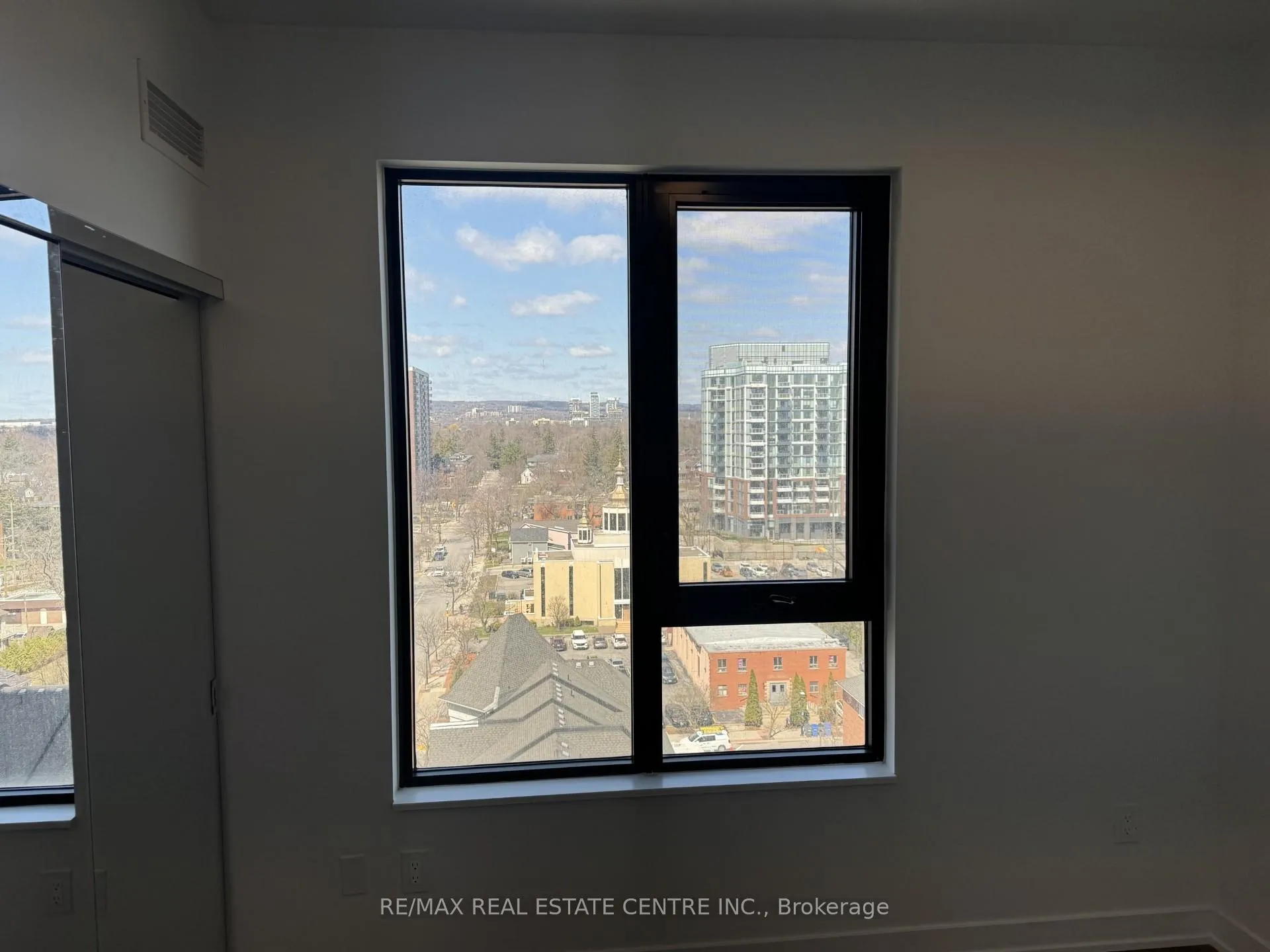 Photo 5 of 2075 Lakeshore Road, Burlington, Brant — HOMEH