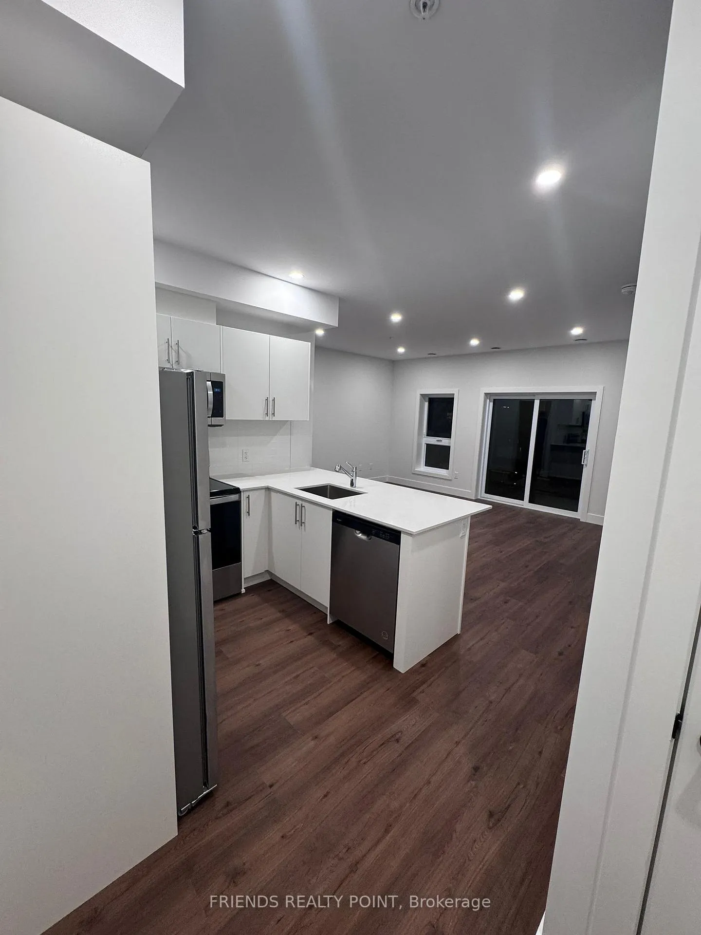 Photo 3 of Unit 514, 1000 Lackner Place, Kitchener, Grand River North — HOMEH
