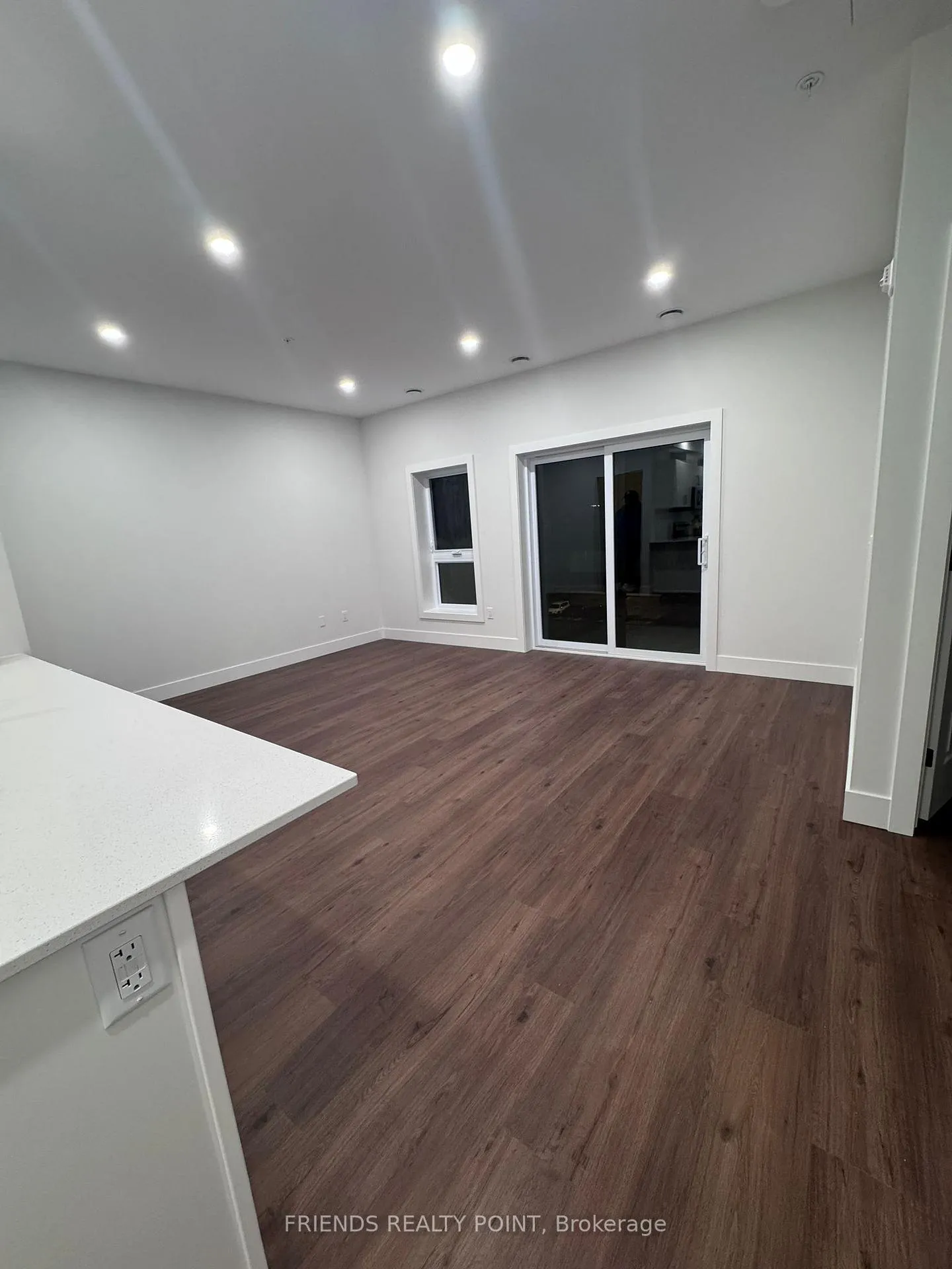 Photo 4 of Unit 514, 1000 Lackner Place, Kitchener, Grand River North — HOMEH