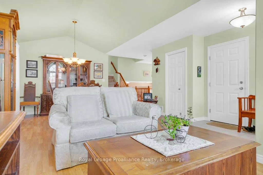 Photo 10 of 82 Gavey Street, Belleville, Thurlow Ward — HOMEH