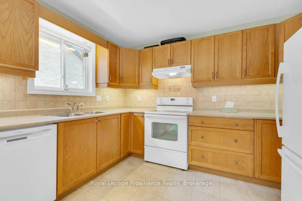 Photo 14 of 82 Gavey Street, Belleville, Thurlow Ward — HOMEH