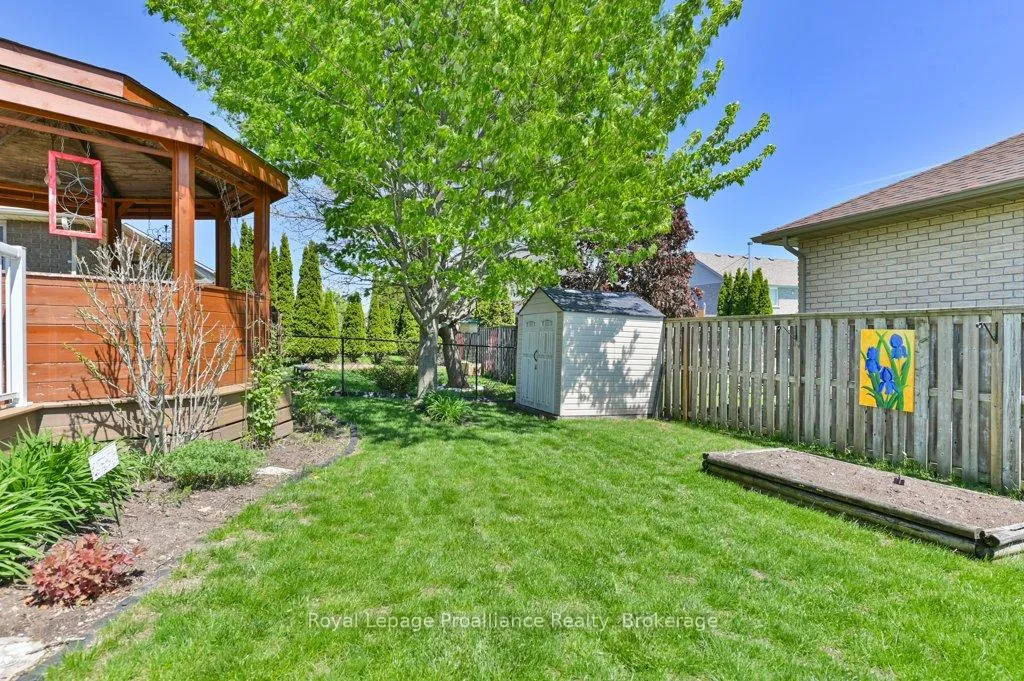 Photo 33 of 82 Gavey Street, Belleville, Thurlow Ward — HOMEH