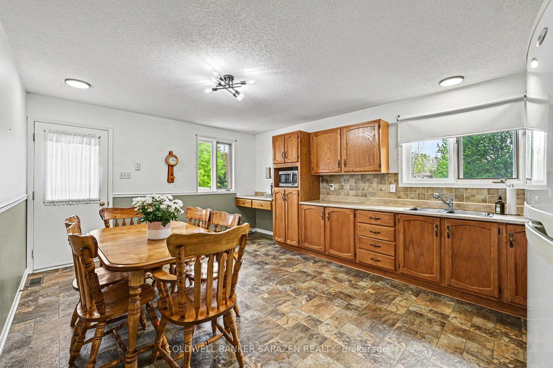 Photo 9 of 258 Allan Drive, Arnprior — HOMEH