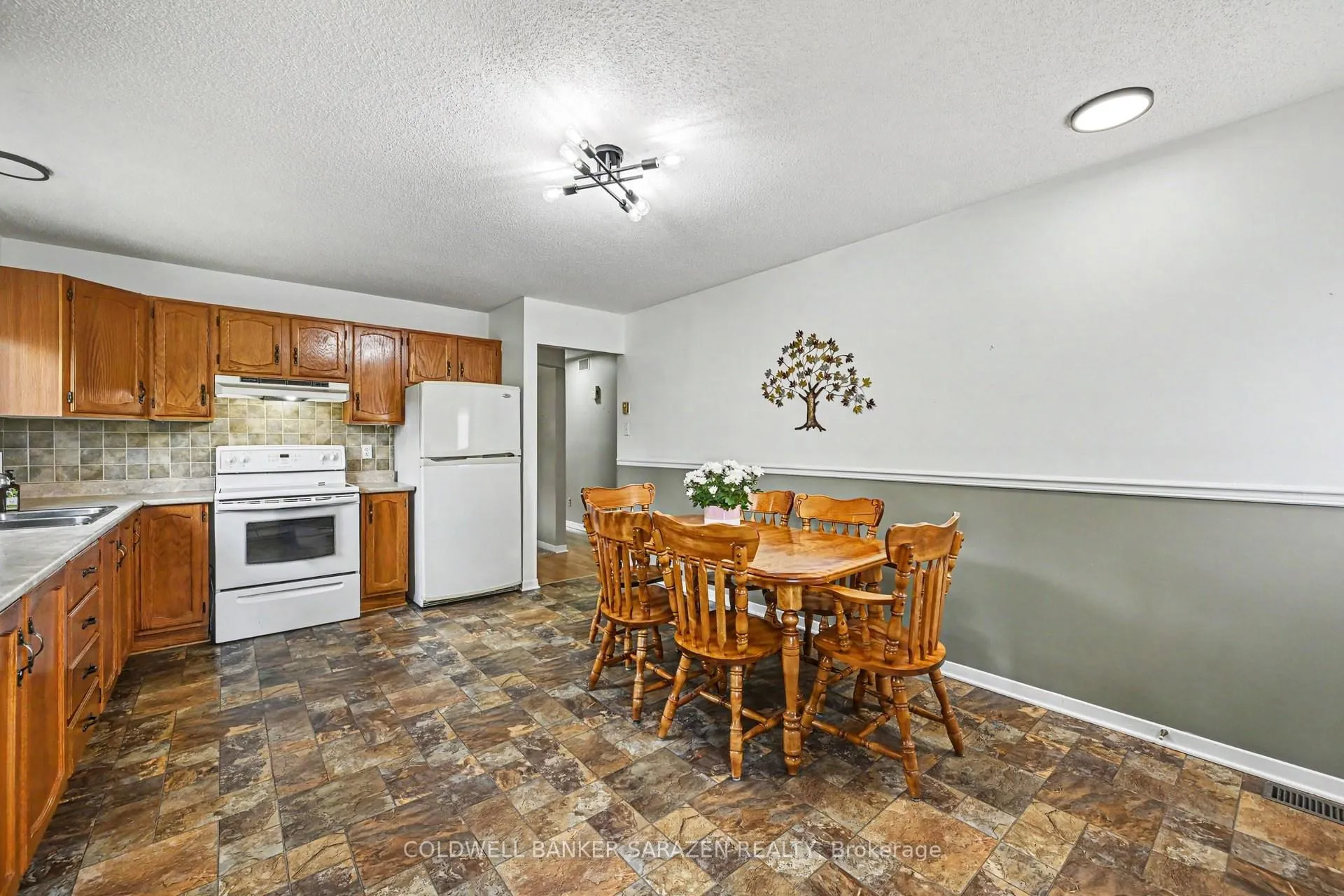 Photo 12 of 258 Allan Drive, Arnprior — HOMEH