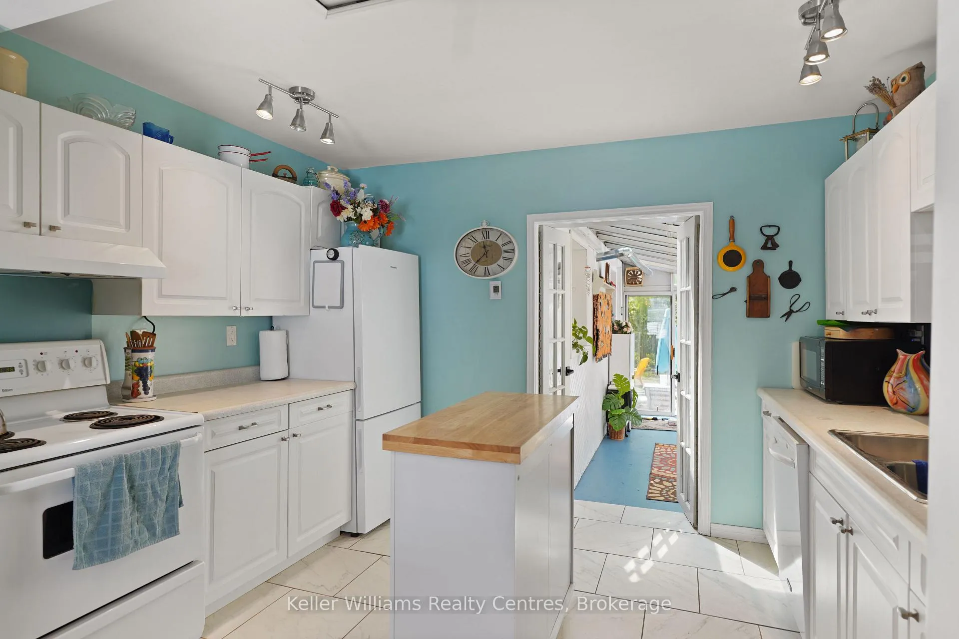 Photo 16 of 247 6th Street E, Owen Sound — HOMEH