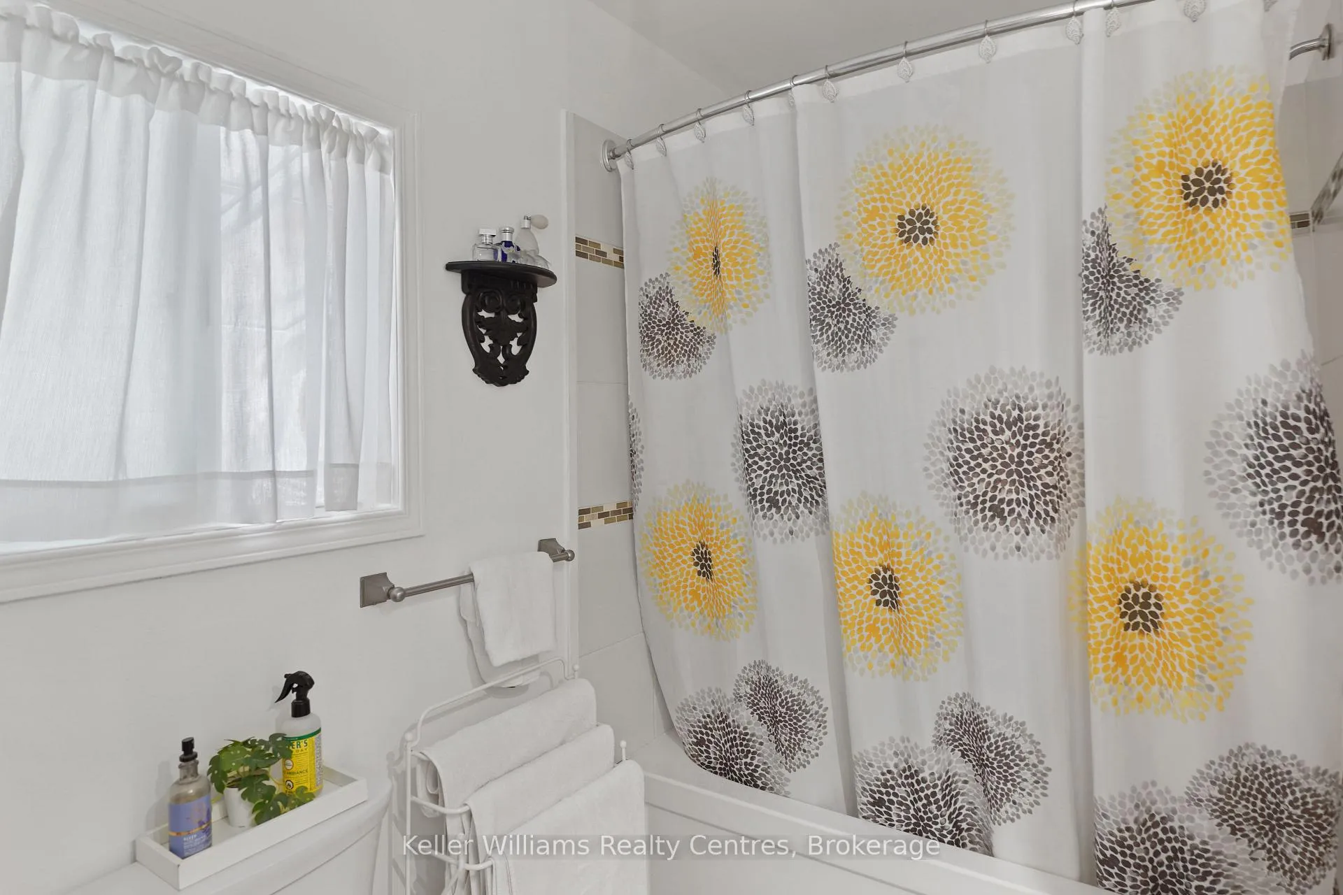 Photo 21 of 247 6th Street E, Owen Sound — HOMEH