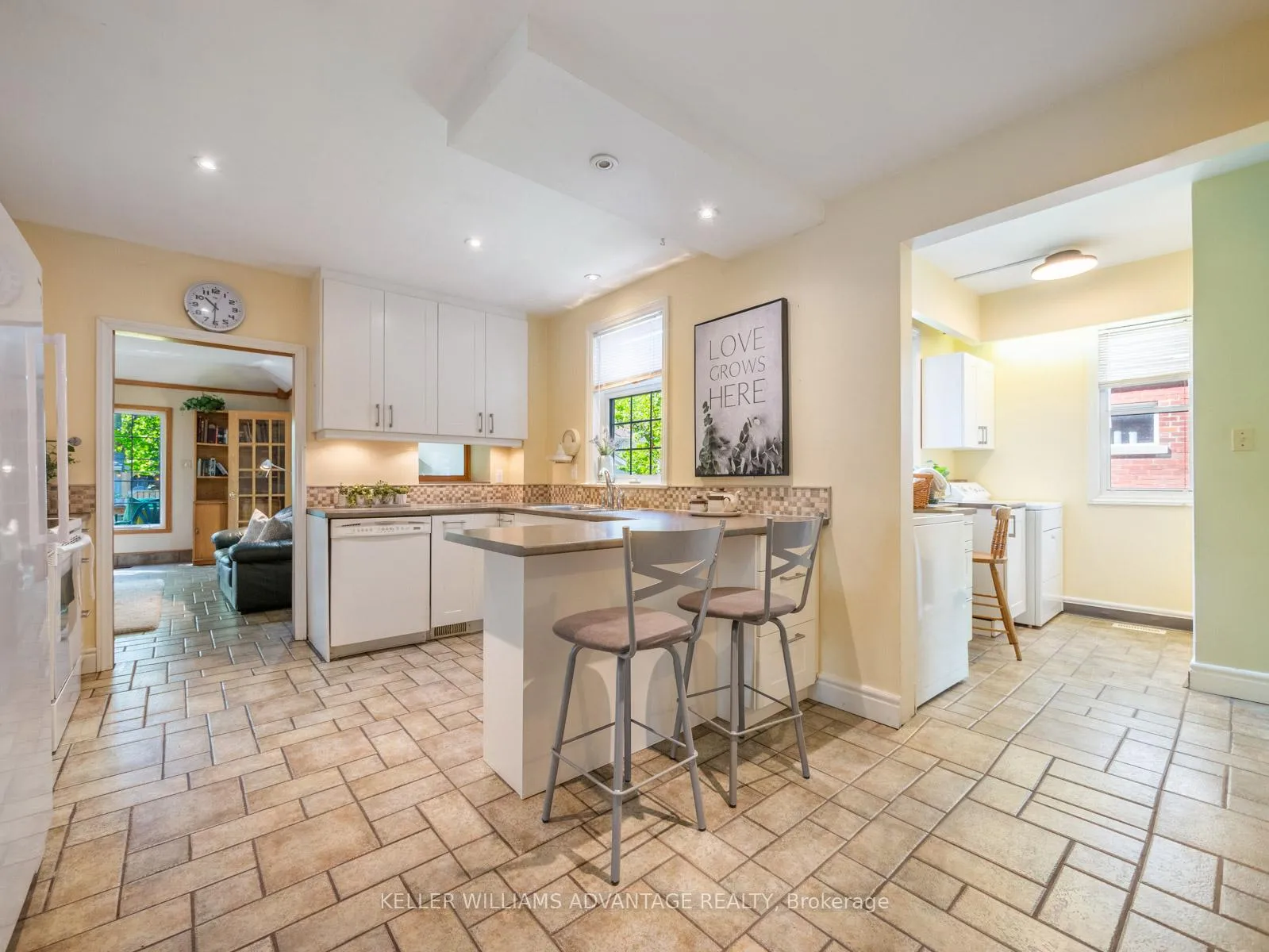 Photo 11 of 27 Lyall Avenue, Toronto, East End-Danforth — HOMEH