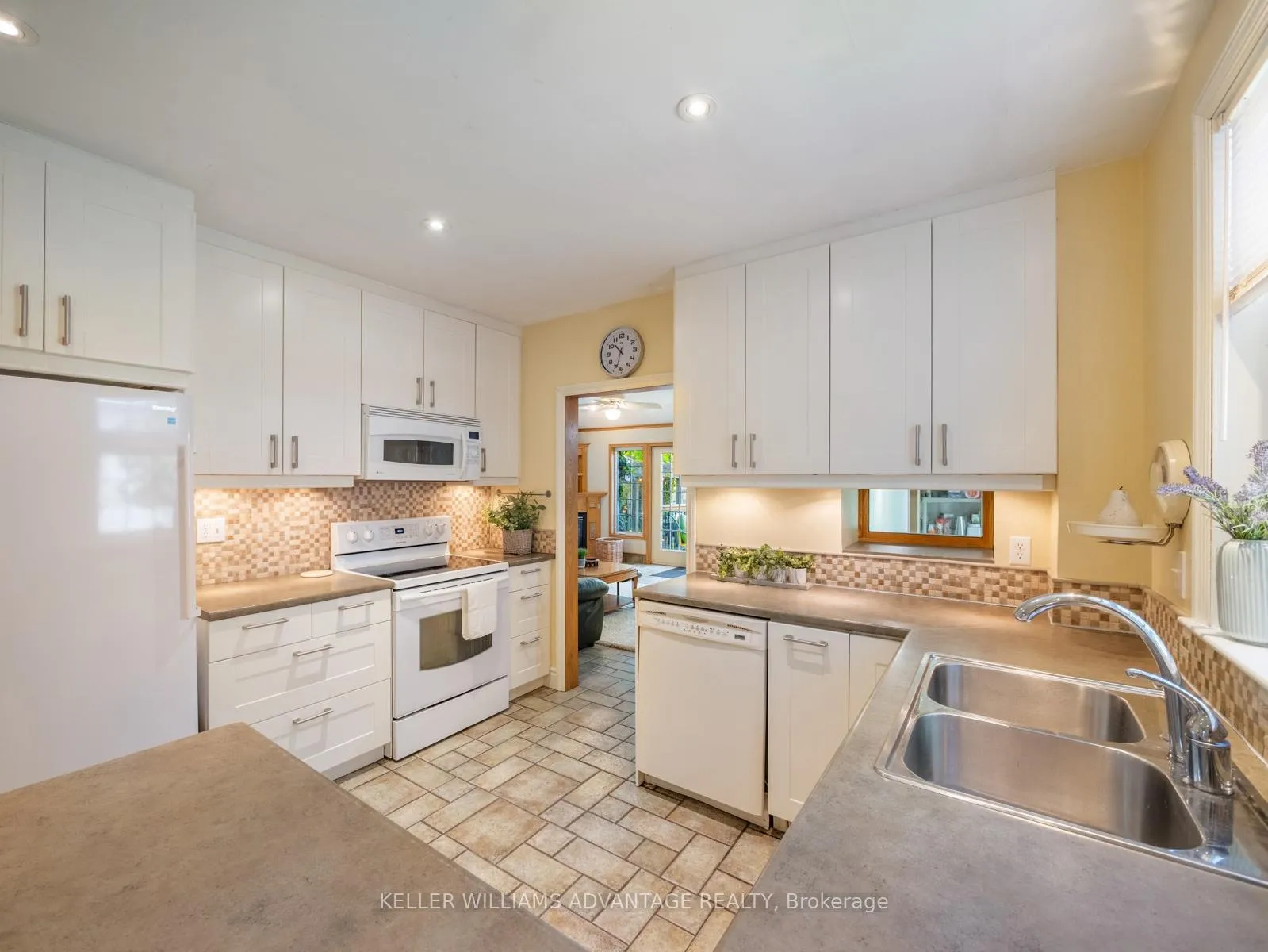 Photo 14 of 27 Lyall Avenue, Toronto, East End-Danforth — HOMEH