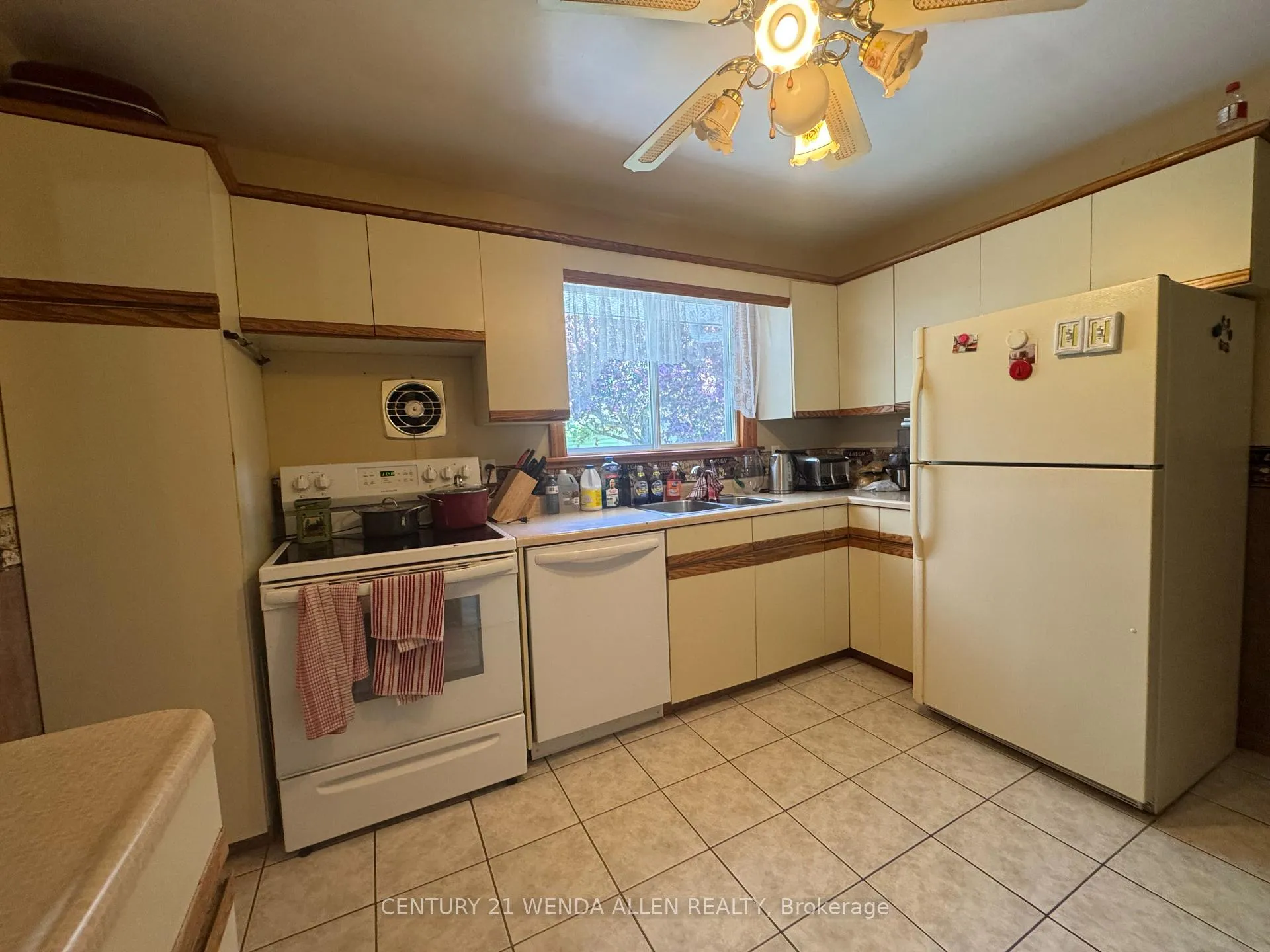 Photo 11 of 63 Gilbert Street, Belleville, Belleville Ward — HOMEH