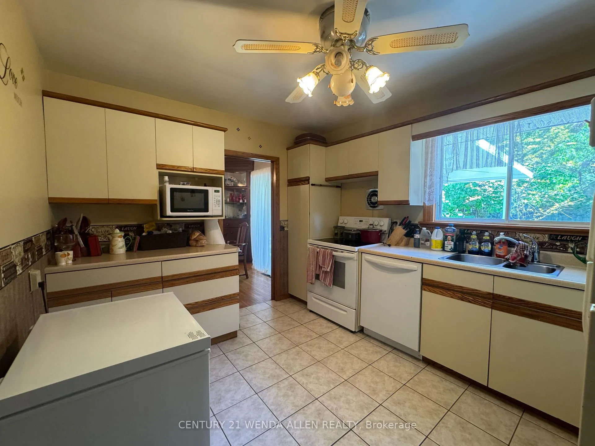 Photo 12 of 63 Gilbert Street, Belleville, Belleville Ward — HOMEH