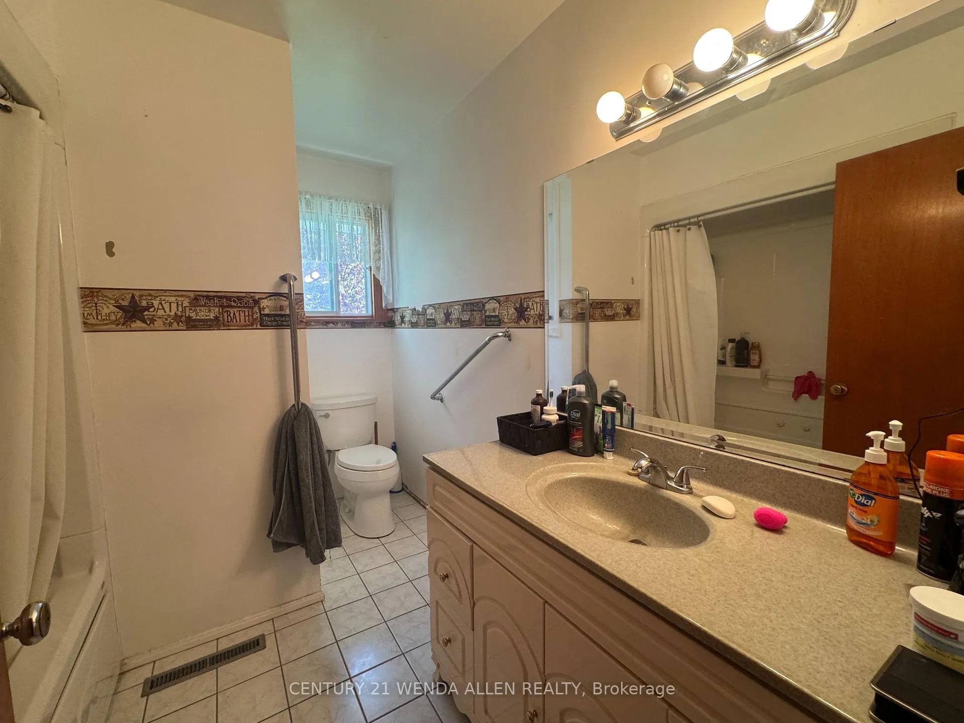 Photo 17 of 63 Gilbert Street, Belleville, Belleville Ward — HOMEH