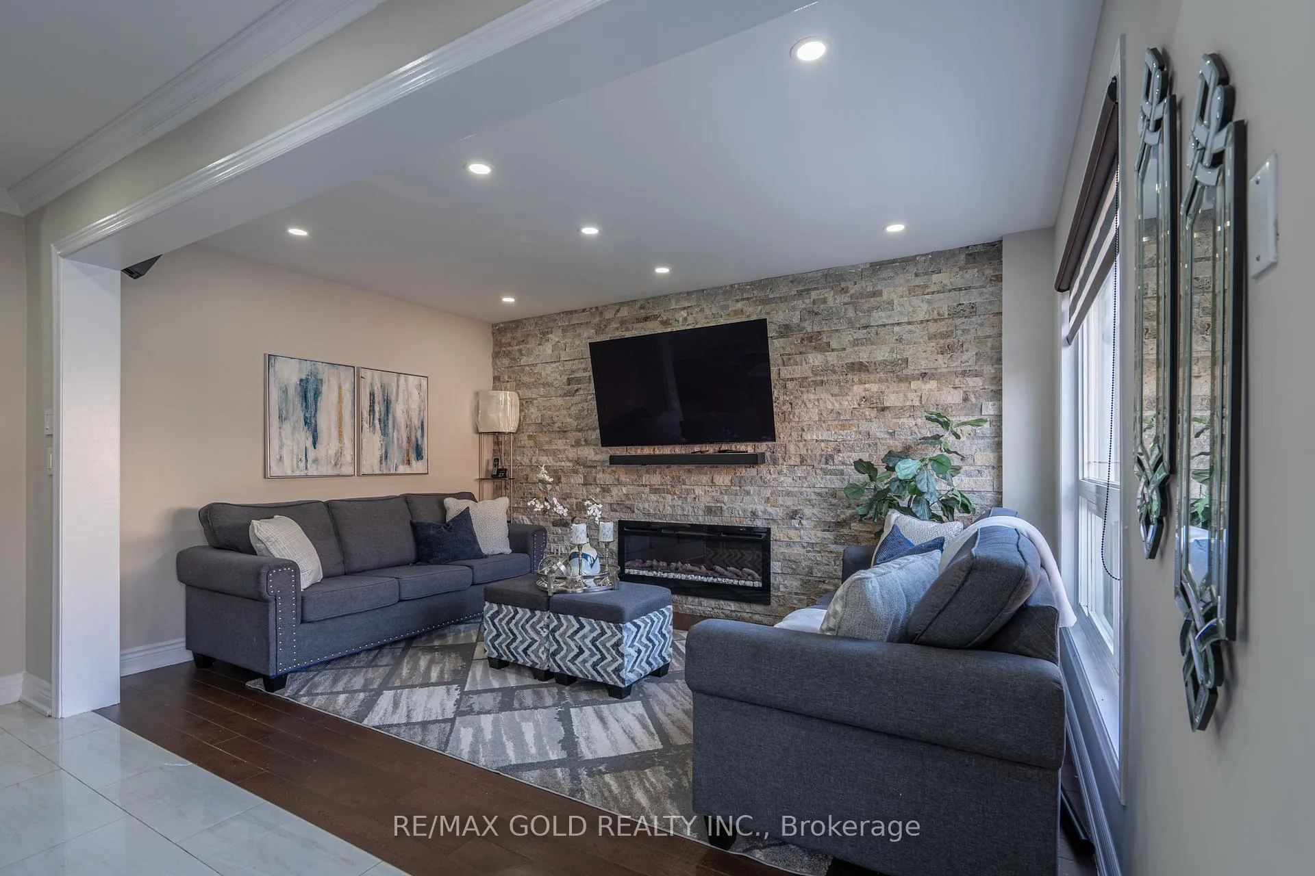 Photo 10 of 56 Horned Owl Drive, Brampton, Sandringham-Wellington — HOMEH