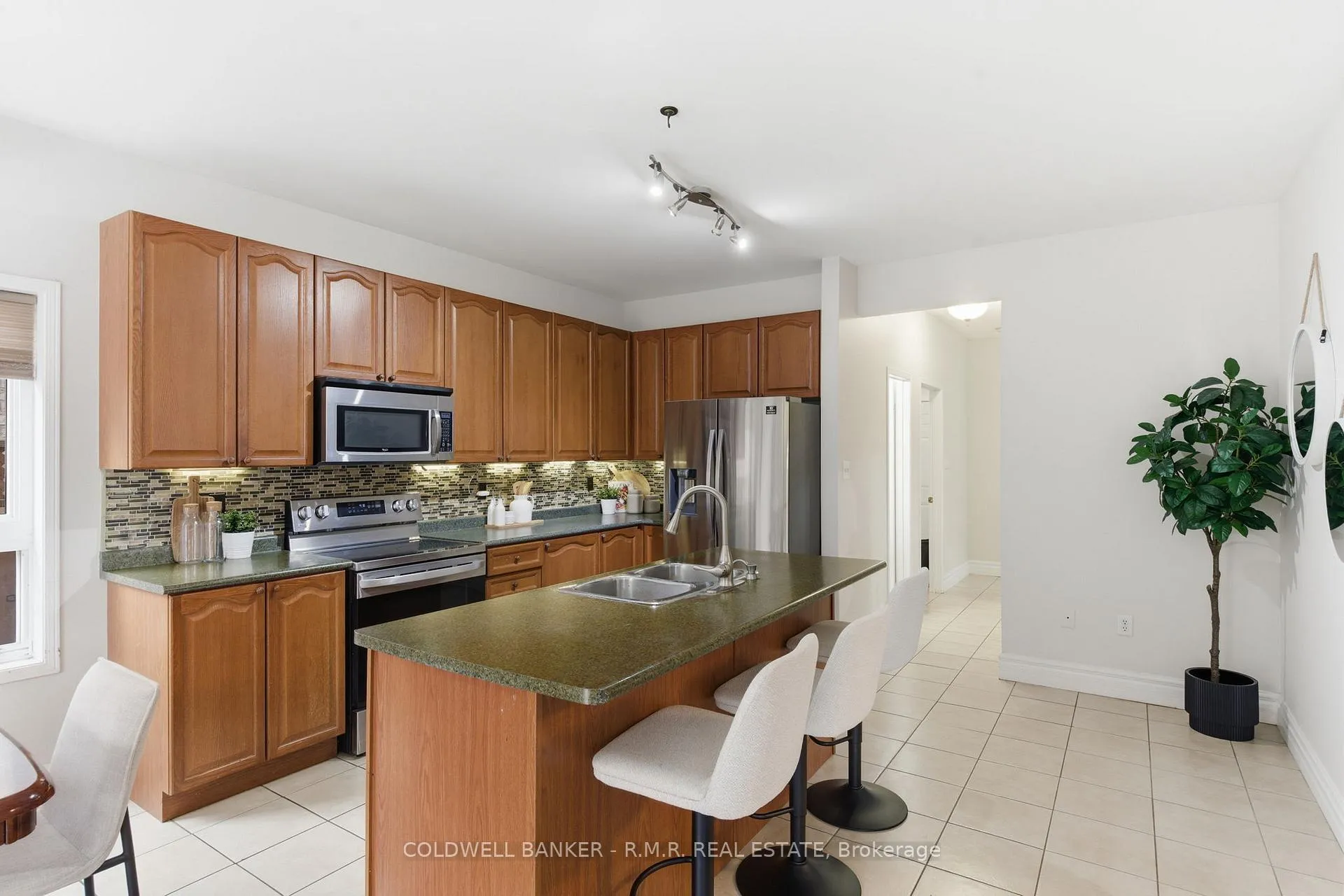 Photo 12 of 1420 Coldstream Drive, Oshawa, Taunton — HOMEH