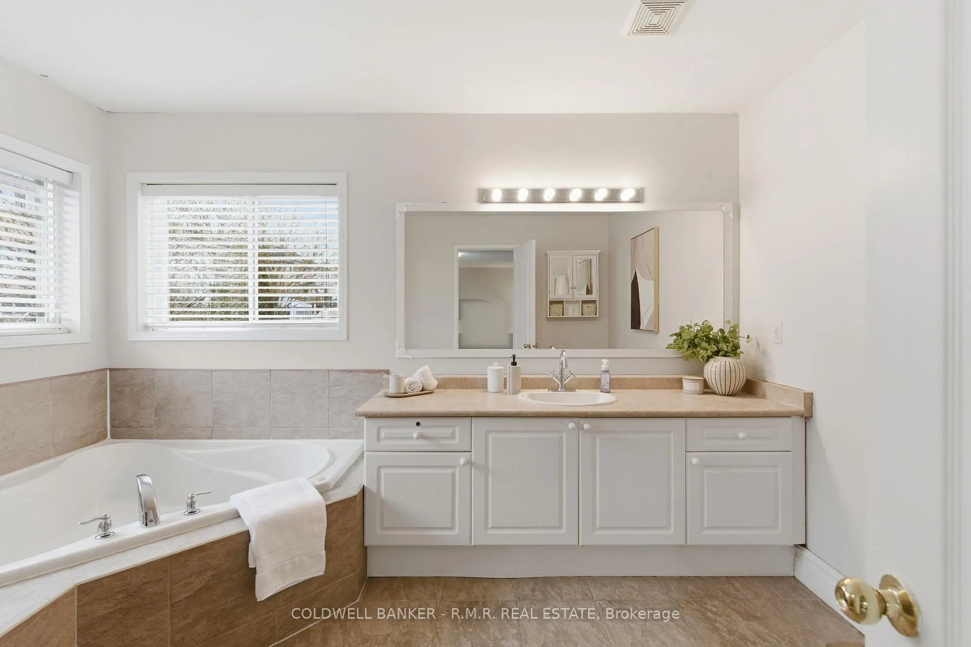 Photo 23 of 1420 Coldstream Drive, Oshawa, Taunton — HOMEH
