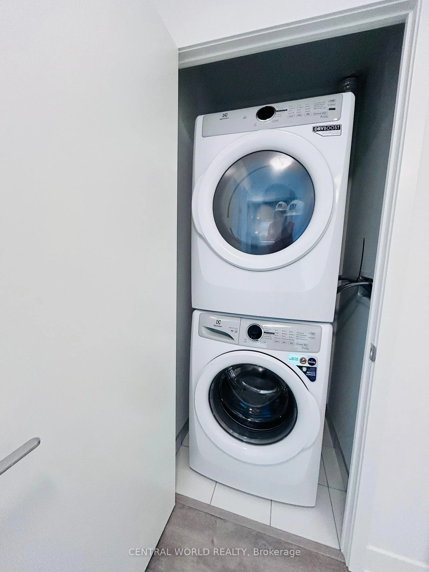 Photo 8 of Unit 508, 56 Andre De Grasse Street, Markham, Unionville — HOMEH
