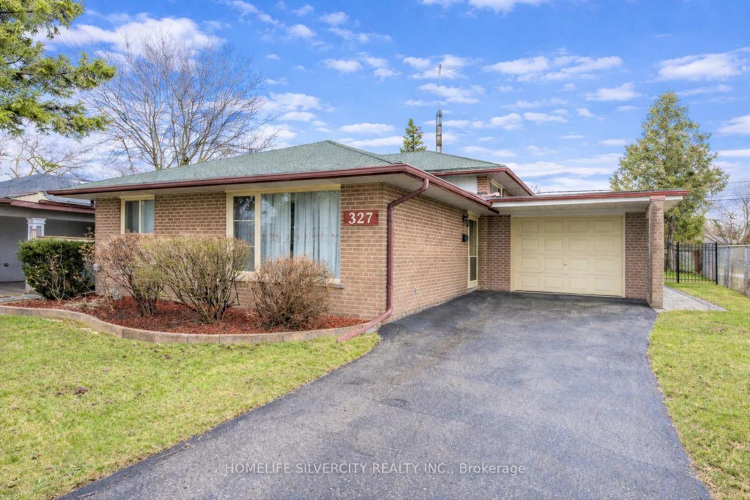 Photo 4 of 327 The West Way, Etobicoke, Willowridge-Martingrove-Richview — HOMEH