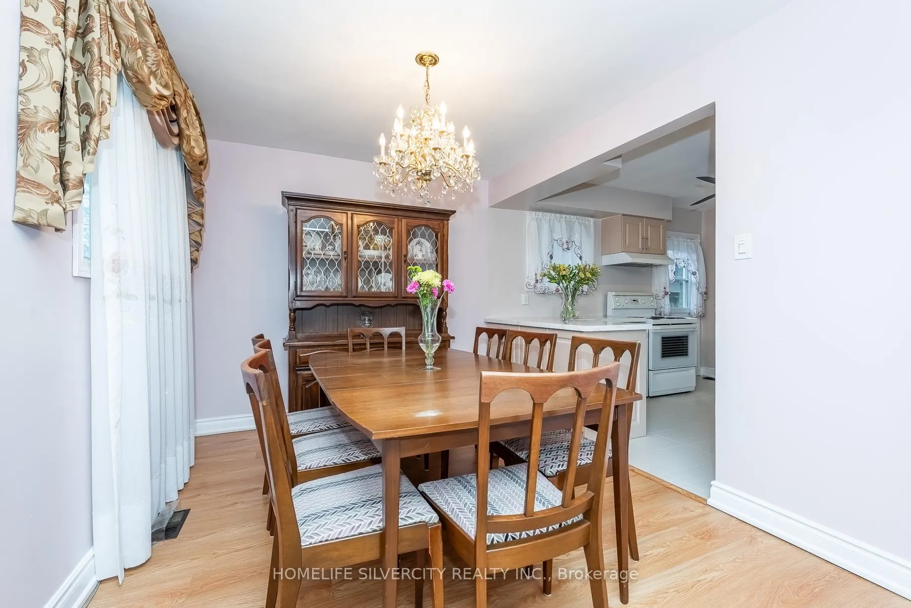 Photo 12 of 327 The West Way, Etobicoke, Willowridge-Martingrove-Richview — HOMEH