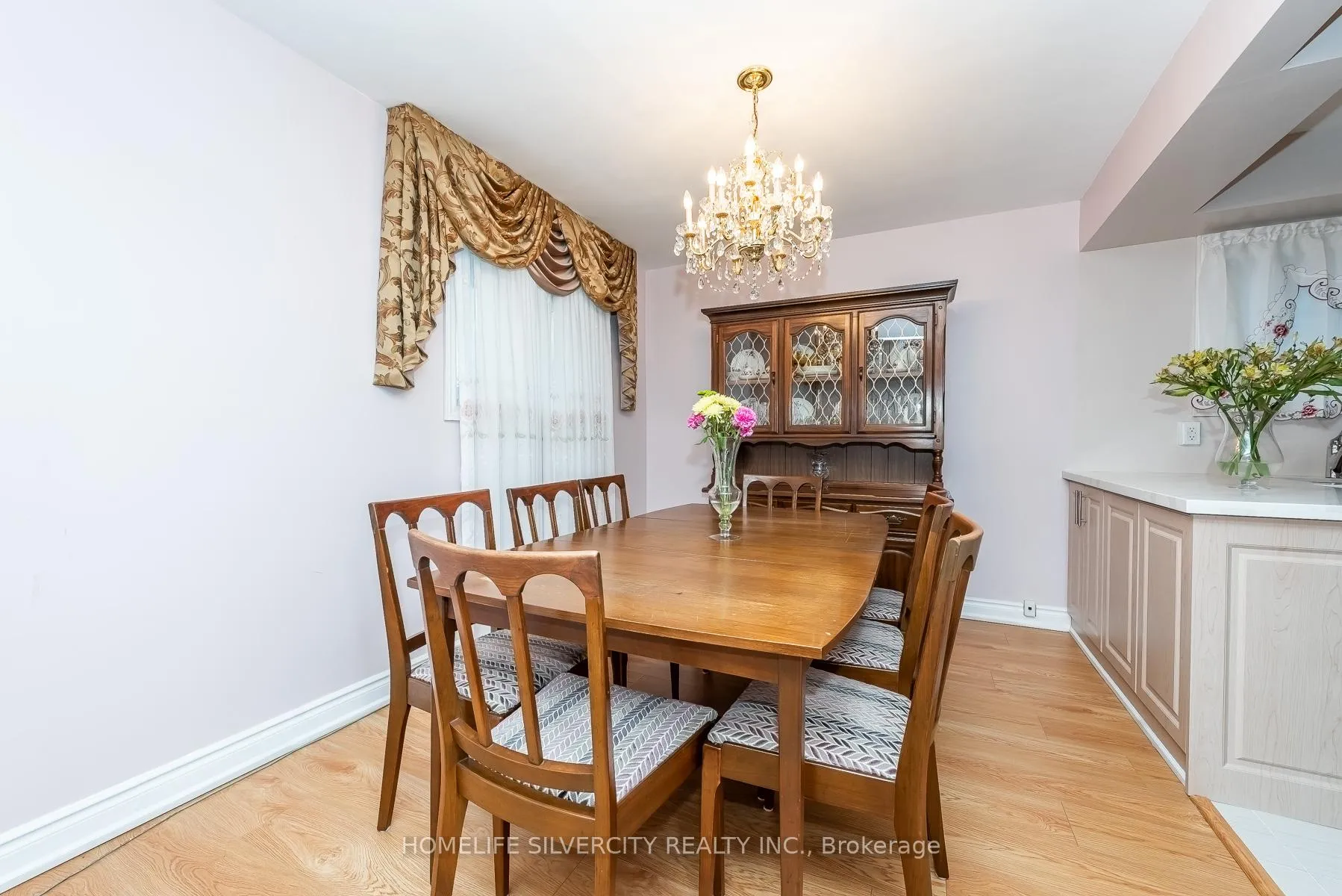 Photo 13 of 327 The West Way, Etobicoke, Willowridge-Martingrove-Richview — HOMEH