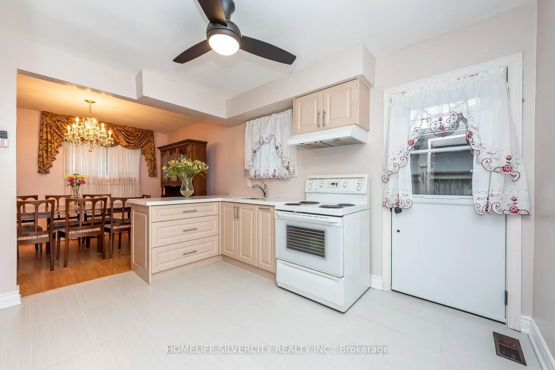 Photo 14 of 327 The West Way, Etobicoke, Willowridge-Martingrove-Richview — HOMEH