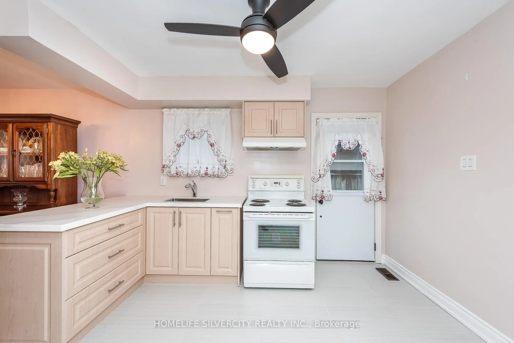 Photo 18 of 327 The West Way, Etobicoke, Willowridge-Martingrove-Richview — HOMEH