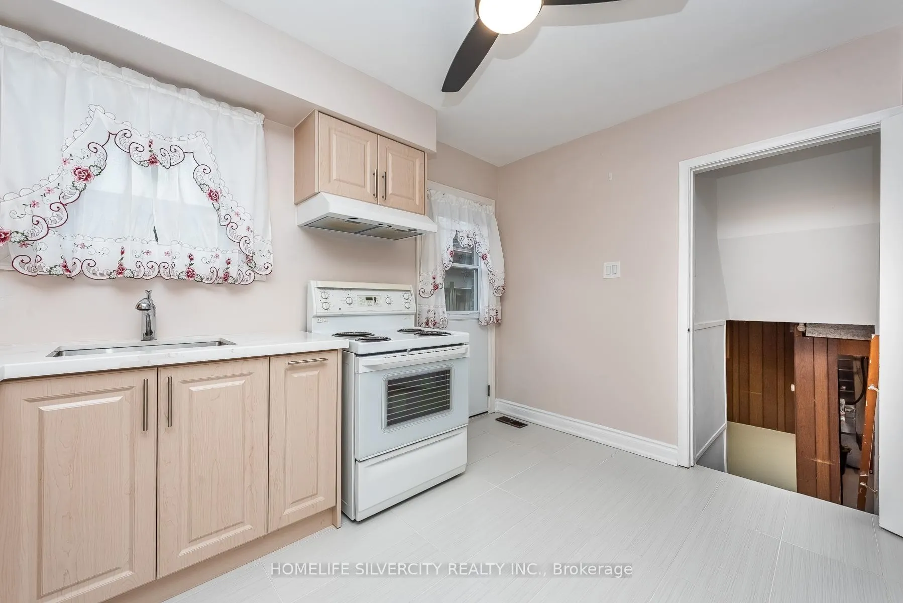 Photo 20 of 327 The West Way, Etobicoke, Willowridge-Martingrove-Richview — HOMEH
