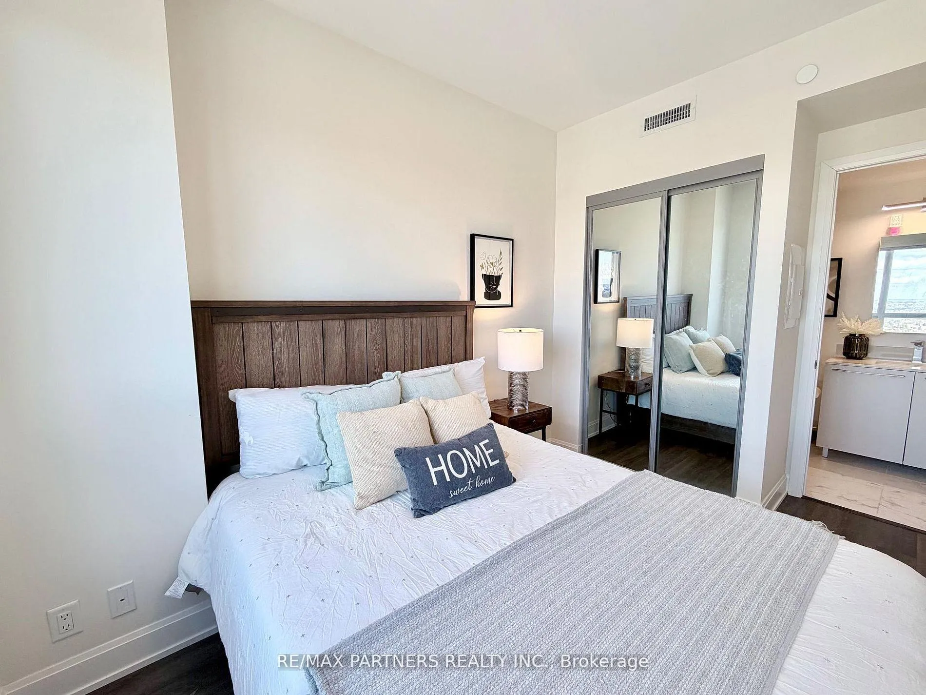 Photo 7 of Unit 2710, 8 Water Walk Drive, Markham, Unionville — HOMEH