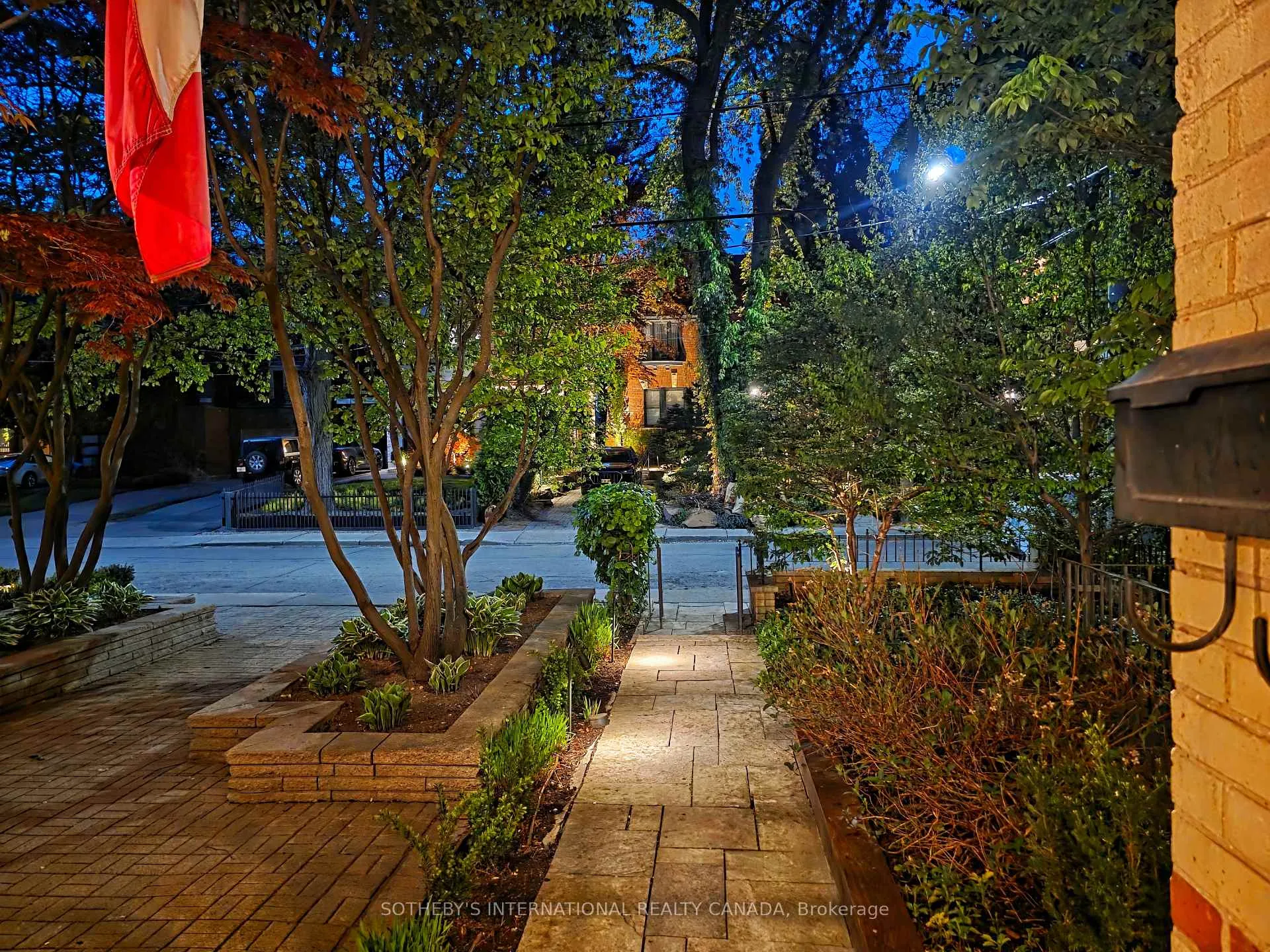 Photo 7 of 37 Walker Avenue, Toronto, Yonge-St. Clair — HOMEH