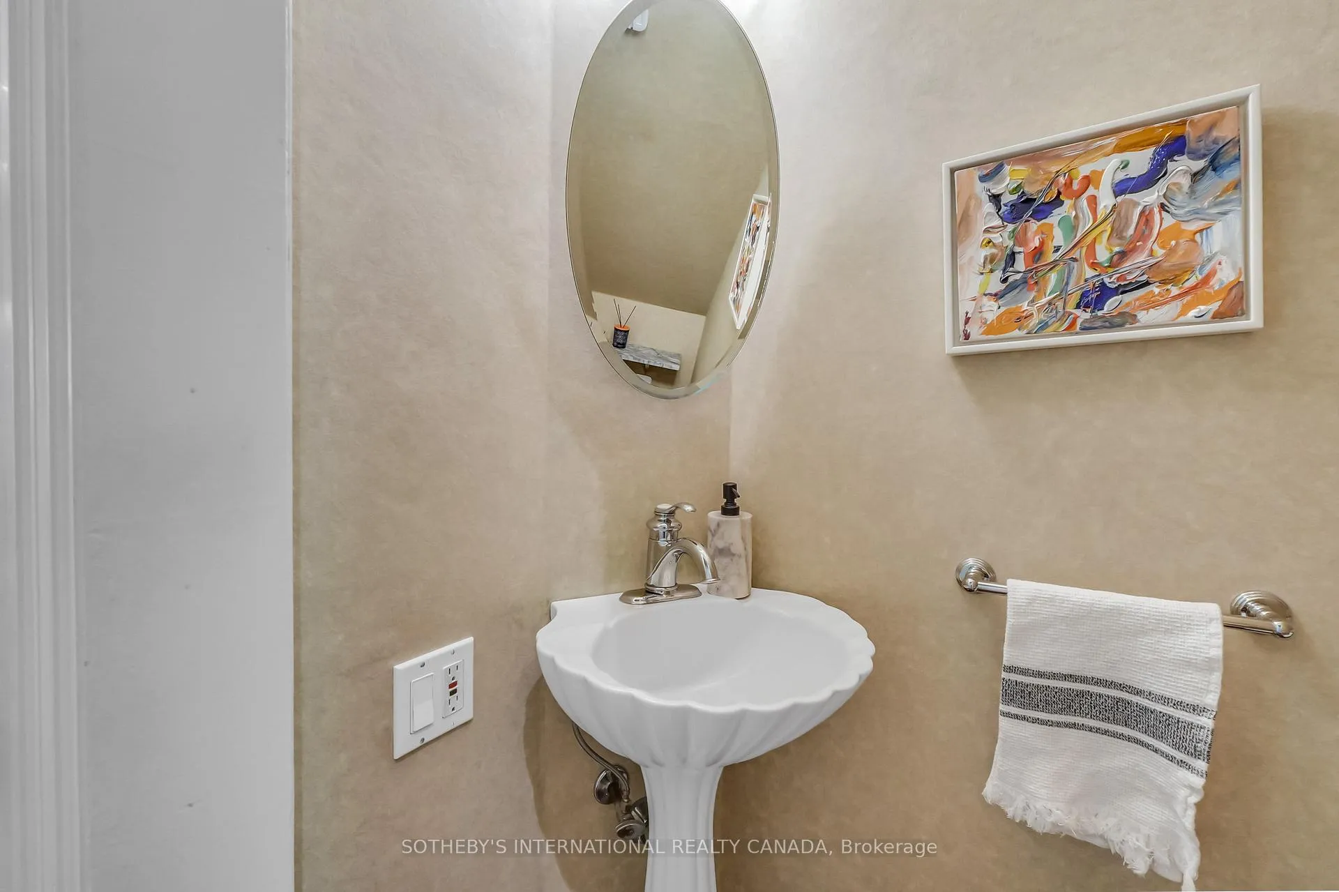Photo 23 of 37 Walker Avenue, Toronto, Yonge-St. Clair — HOMEH
