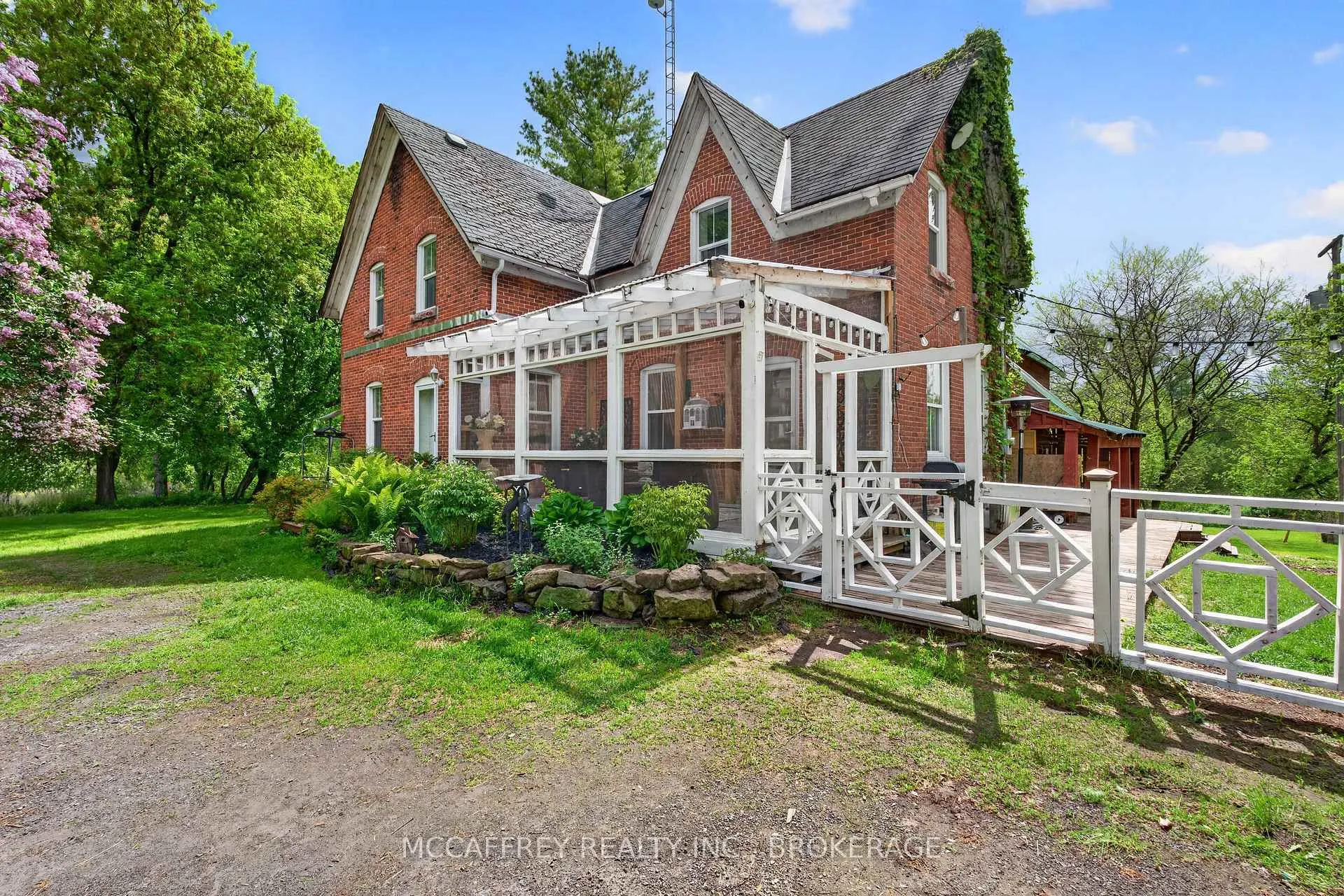 Front of 1817 Glen Smail Road