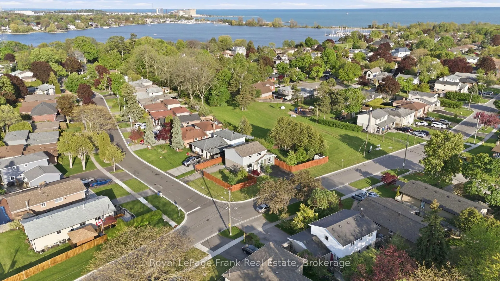 Photo 2 of 1014 Vistula Drive, Pickering, West Shore — HOMEH