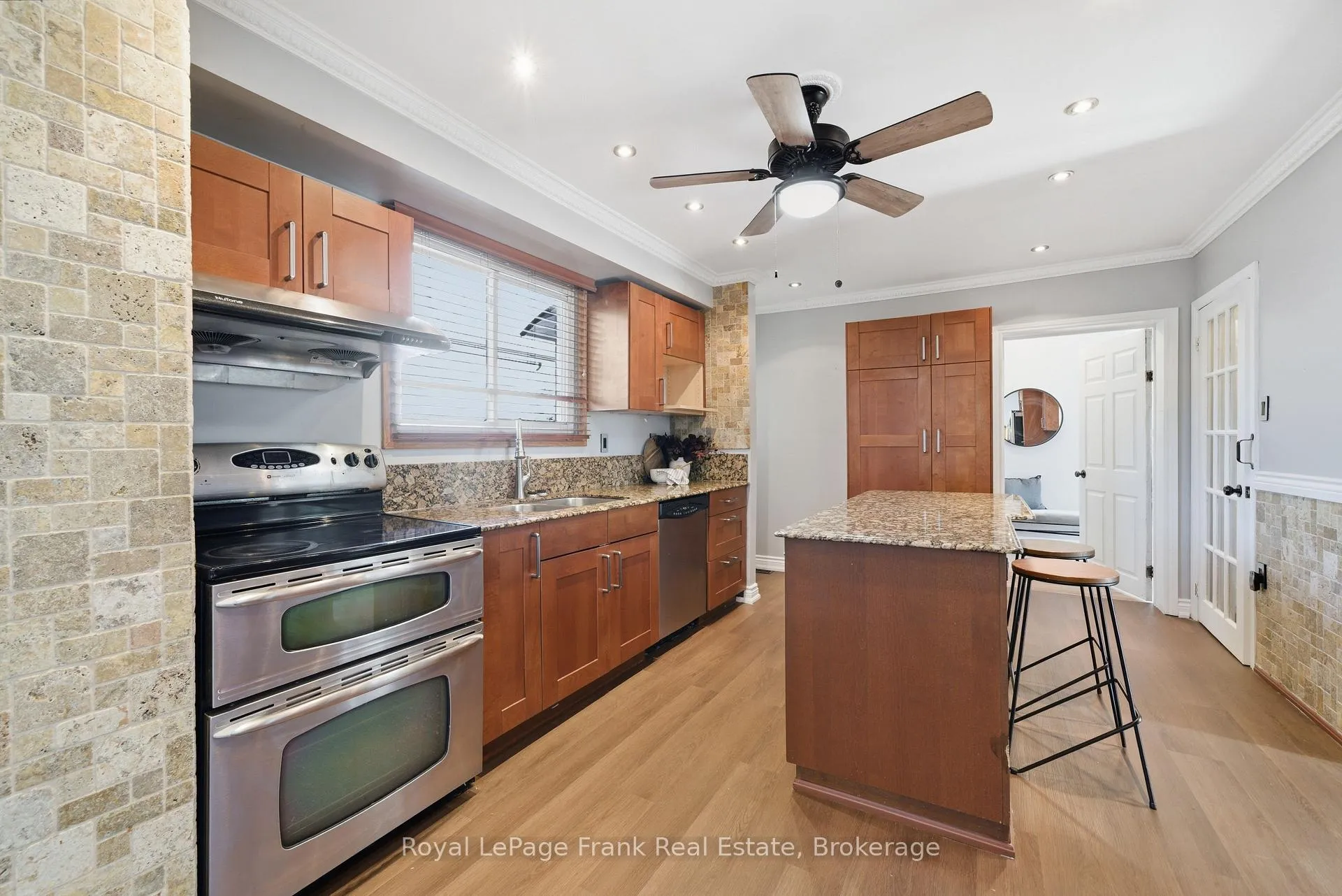 Photo 10 of 1014 Vistula Drive, Pickering, West Shore — HOMEH