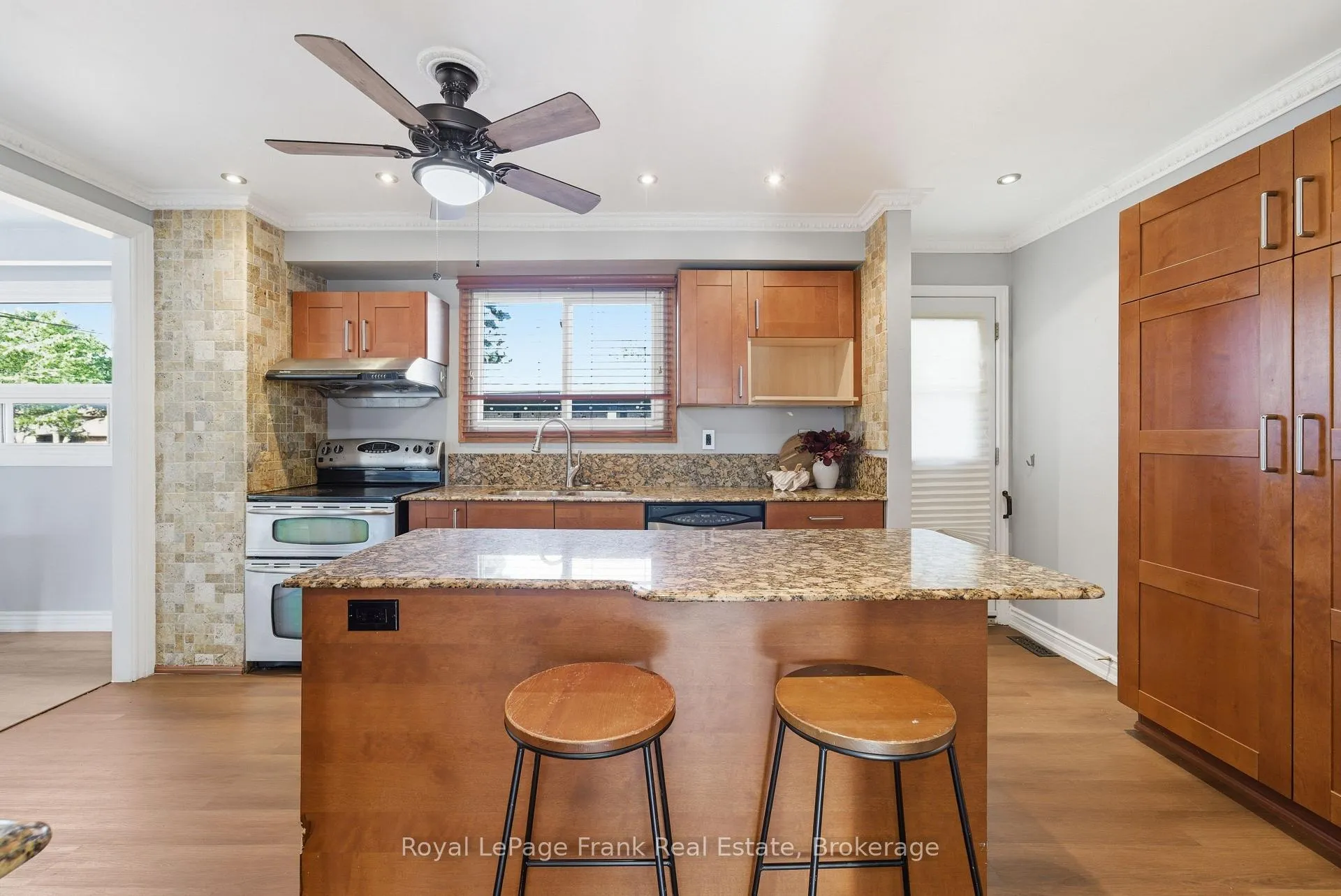 Photo 11 of 1014 Vistula Drive, Pickering, West Shore — HOMEH