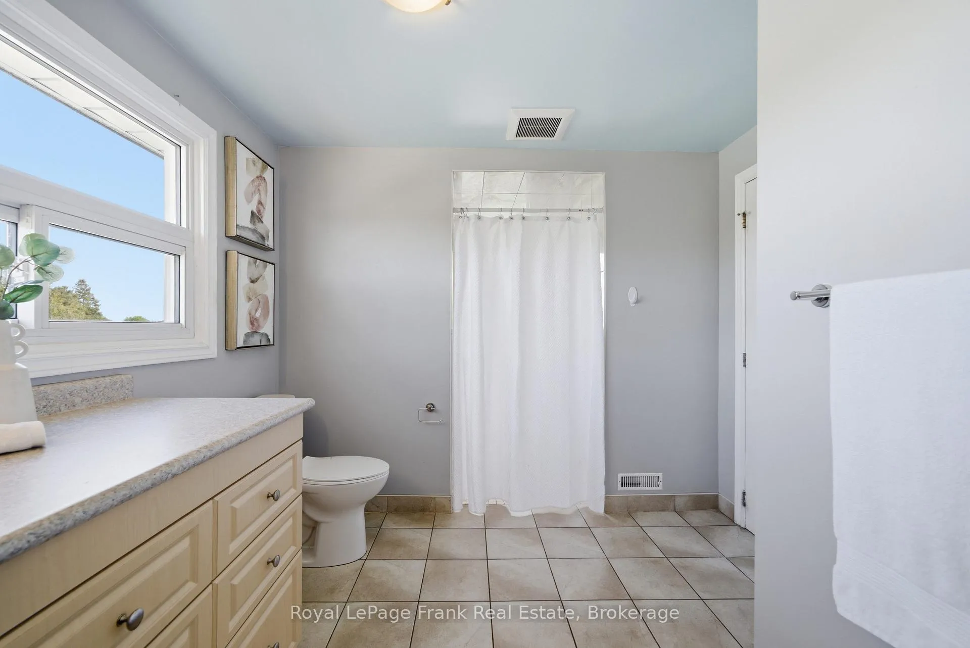 Photo 32 of 1014 Vistula Drive, Pickering, West Shore — HOMEH
