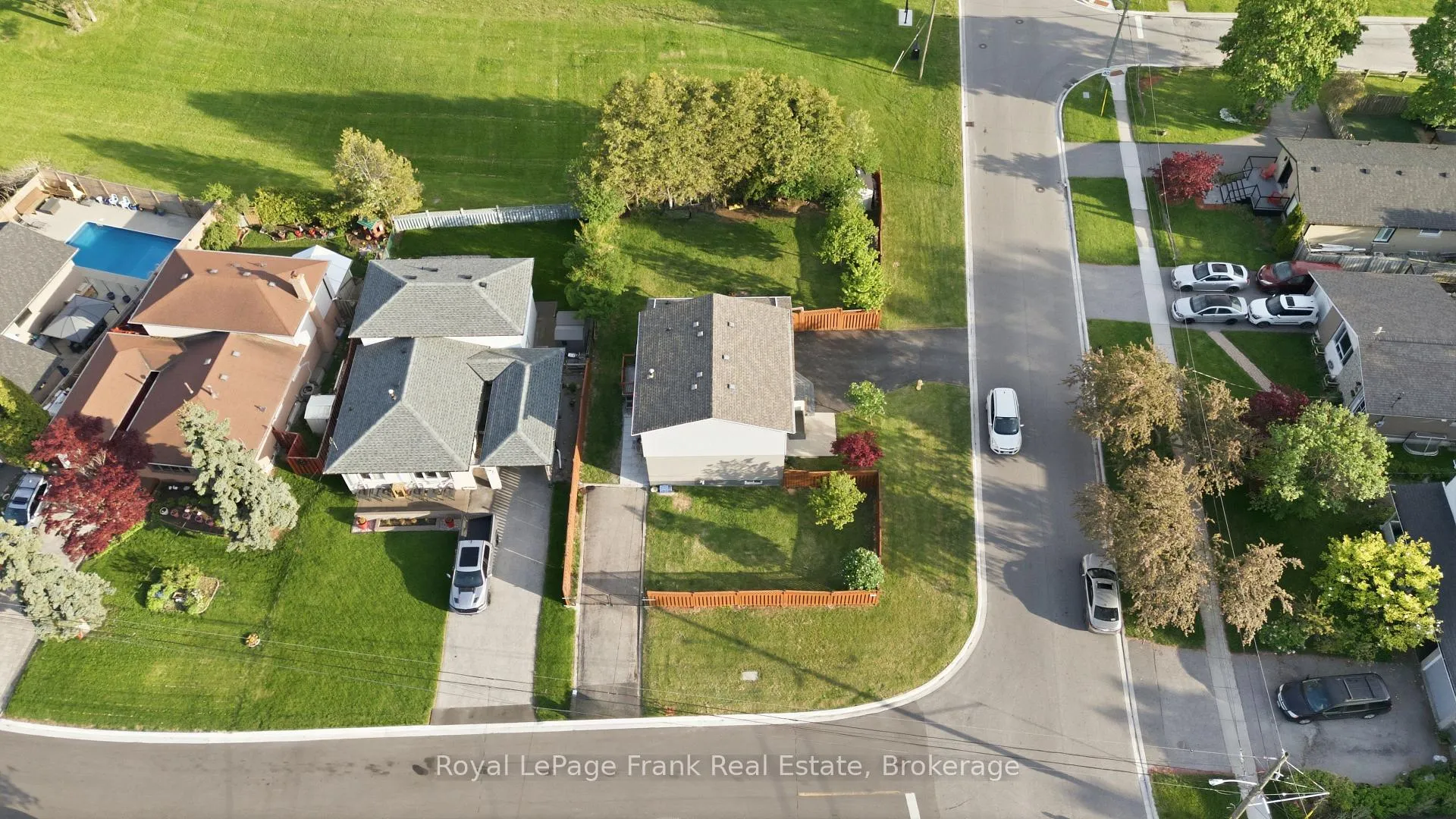 Photo 38 of 1014 Vistula Drive, Pickering, West Shore — HOMEH