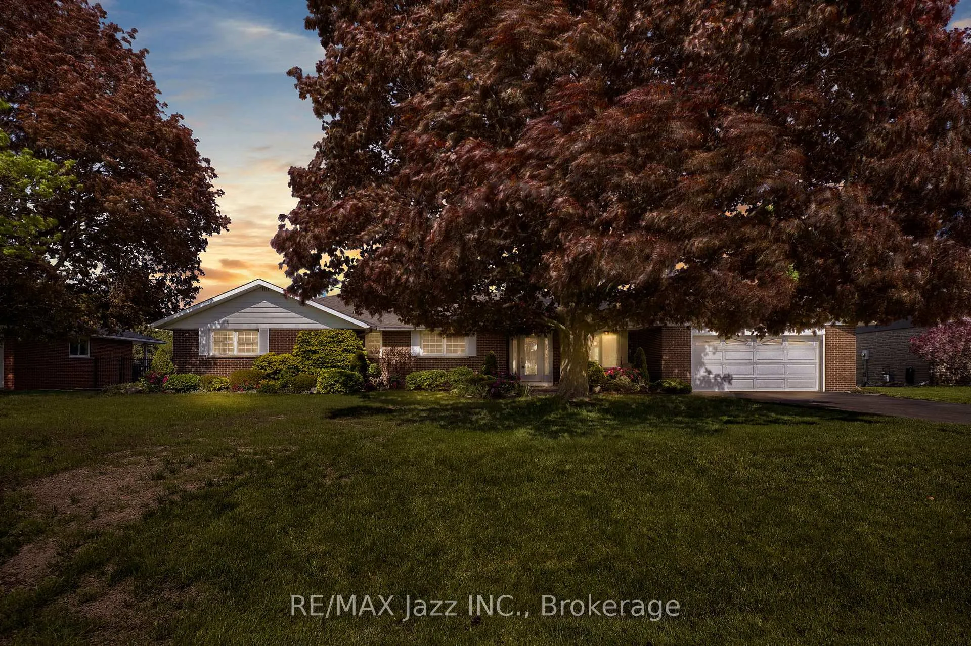 Photo 1 of 961 Swiss Heights, Oshawa, Pinecrest — HOMEH