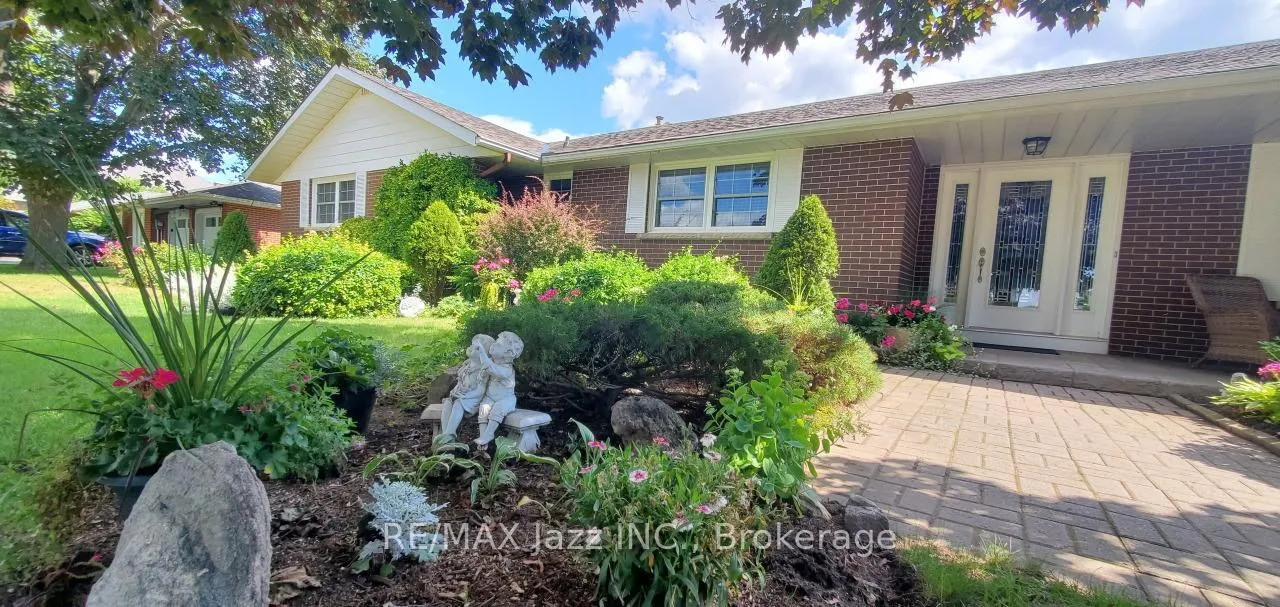 Photo 4 of 961 Swiss Heights, Oshawa, Pinecrest — HOMEH