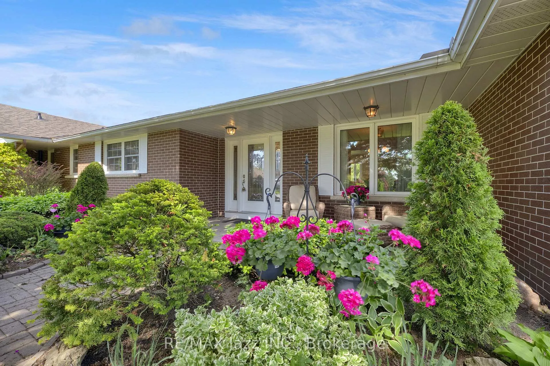 Photo 6 of 961 Swiss Heights, Oshawa, Pinecrest — HOMEH